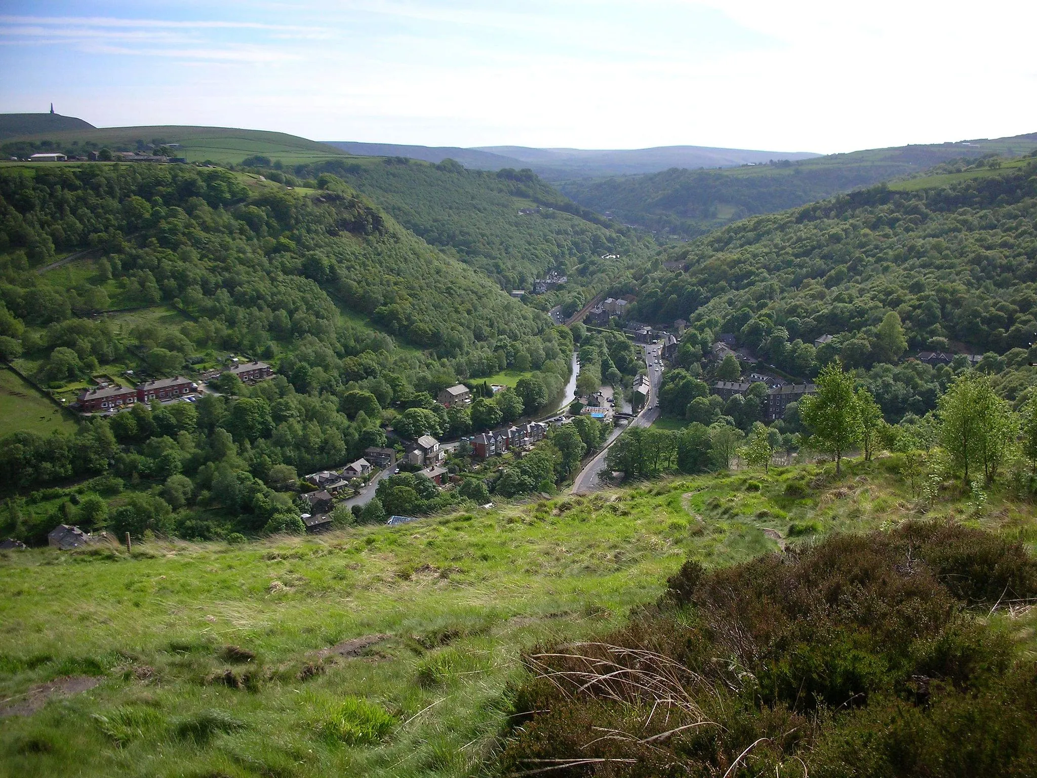 Photo showing: View of the Calder Valley looking South West from Heptonstall (above Hebden Bridge).