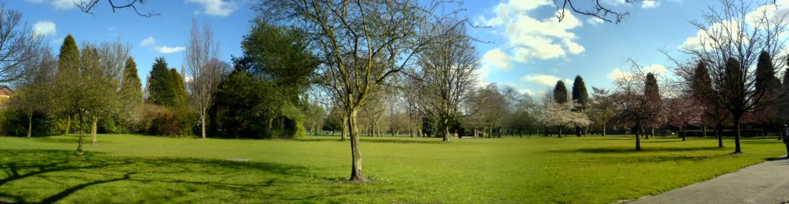 Photo showing: Panorama of Didsbury Park