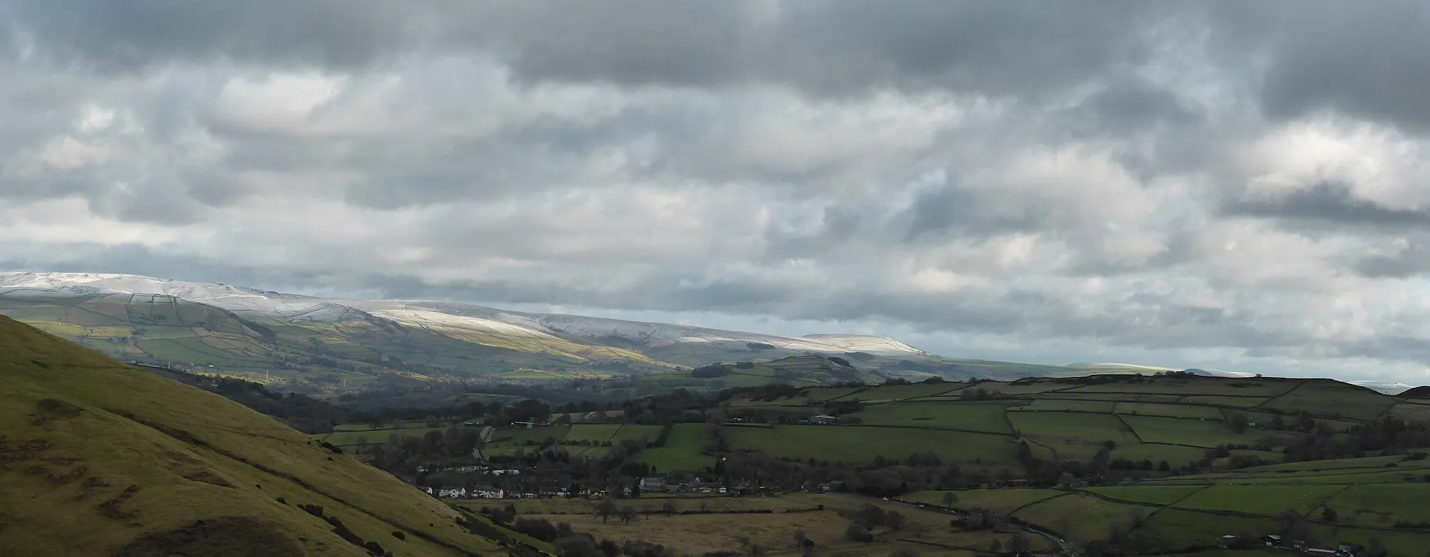 Photo showing: Snow on the Peaks