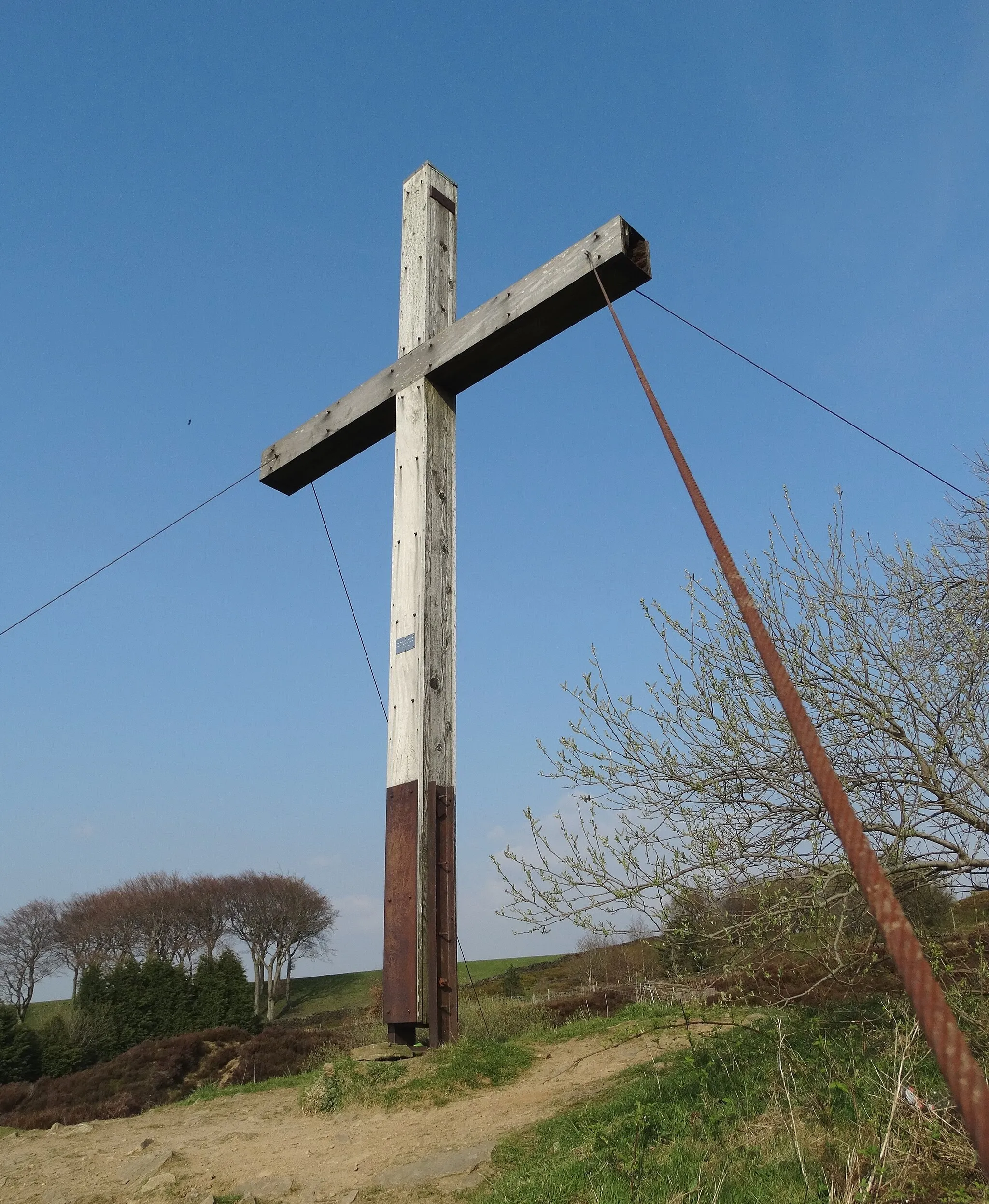 Photo showing: Cross on the edge of Mellor Moor