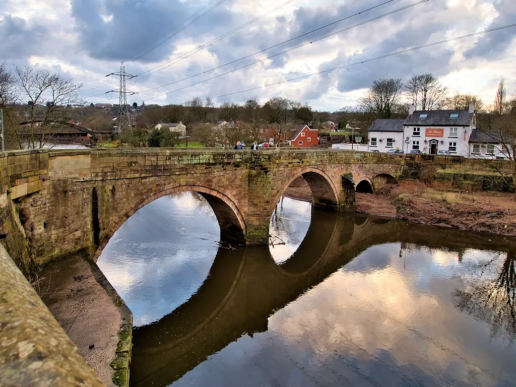 Photo showing: River Irwell, Ringley Old Bridge