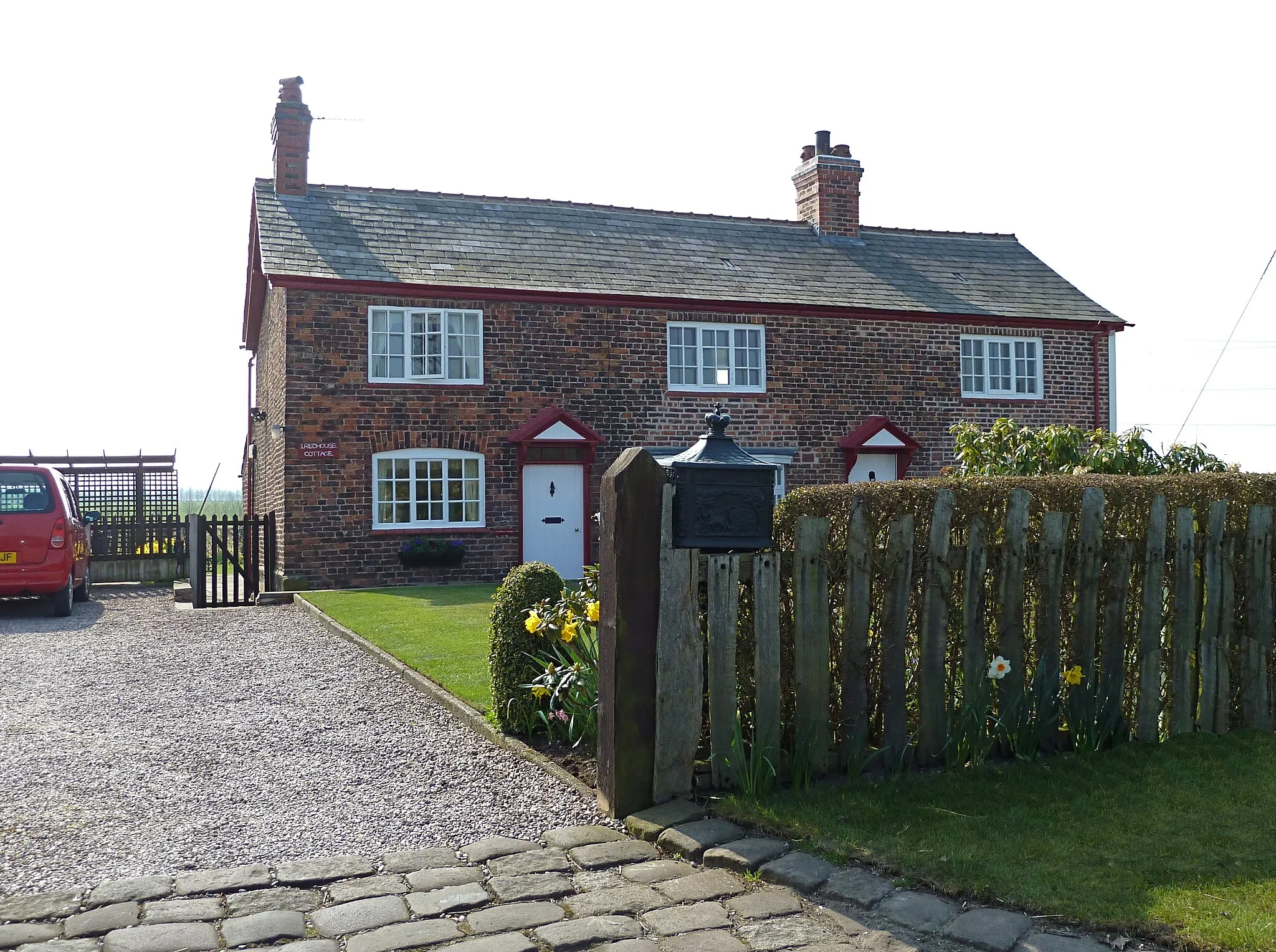 Photo showing: Red House Cottages, Red House Lane, Dunham Massey