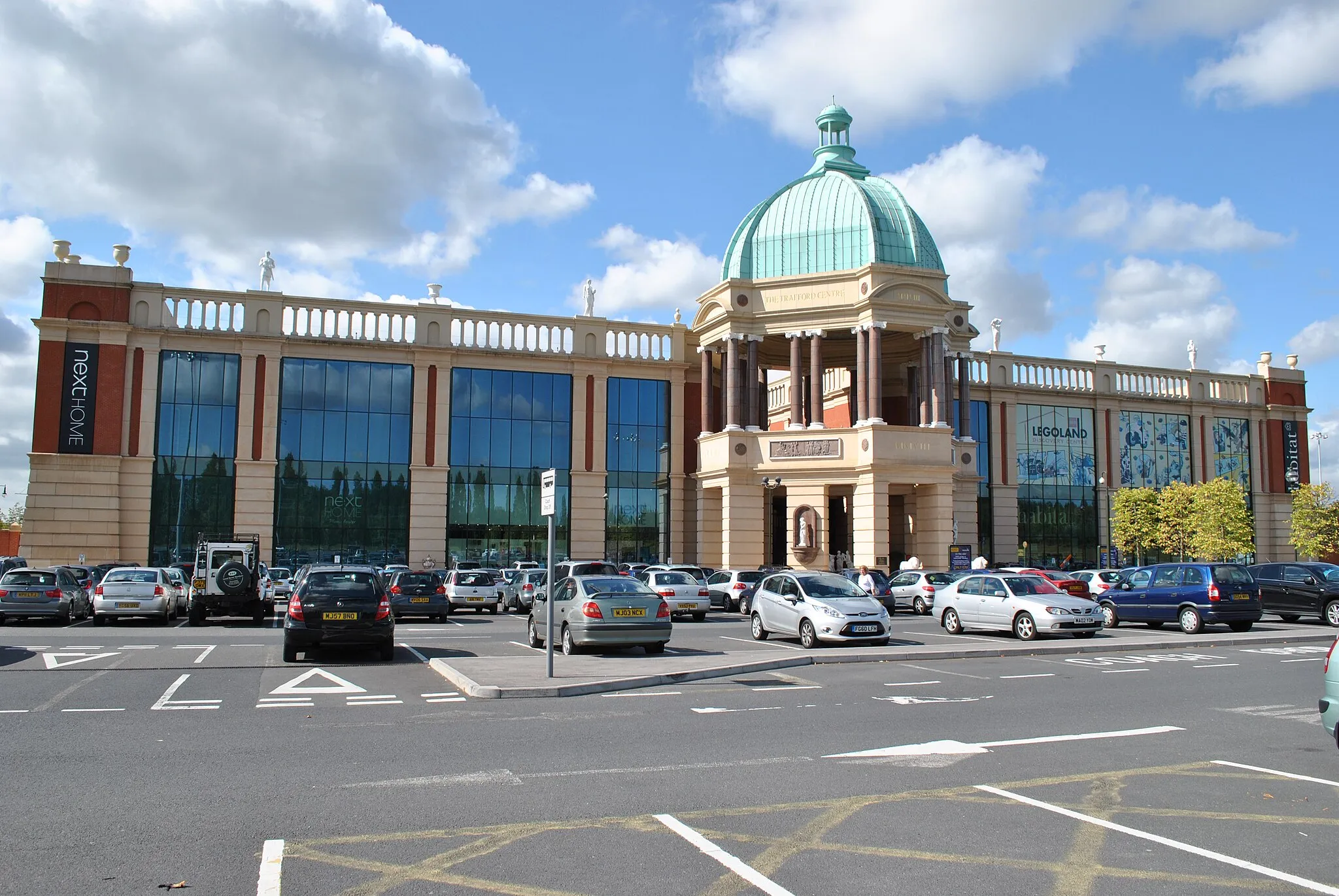 Photo showing: Entrance to Barton Square, Trafford Centre, Manchester.