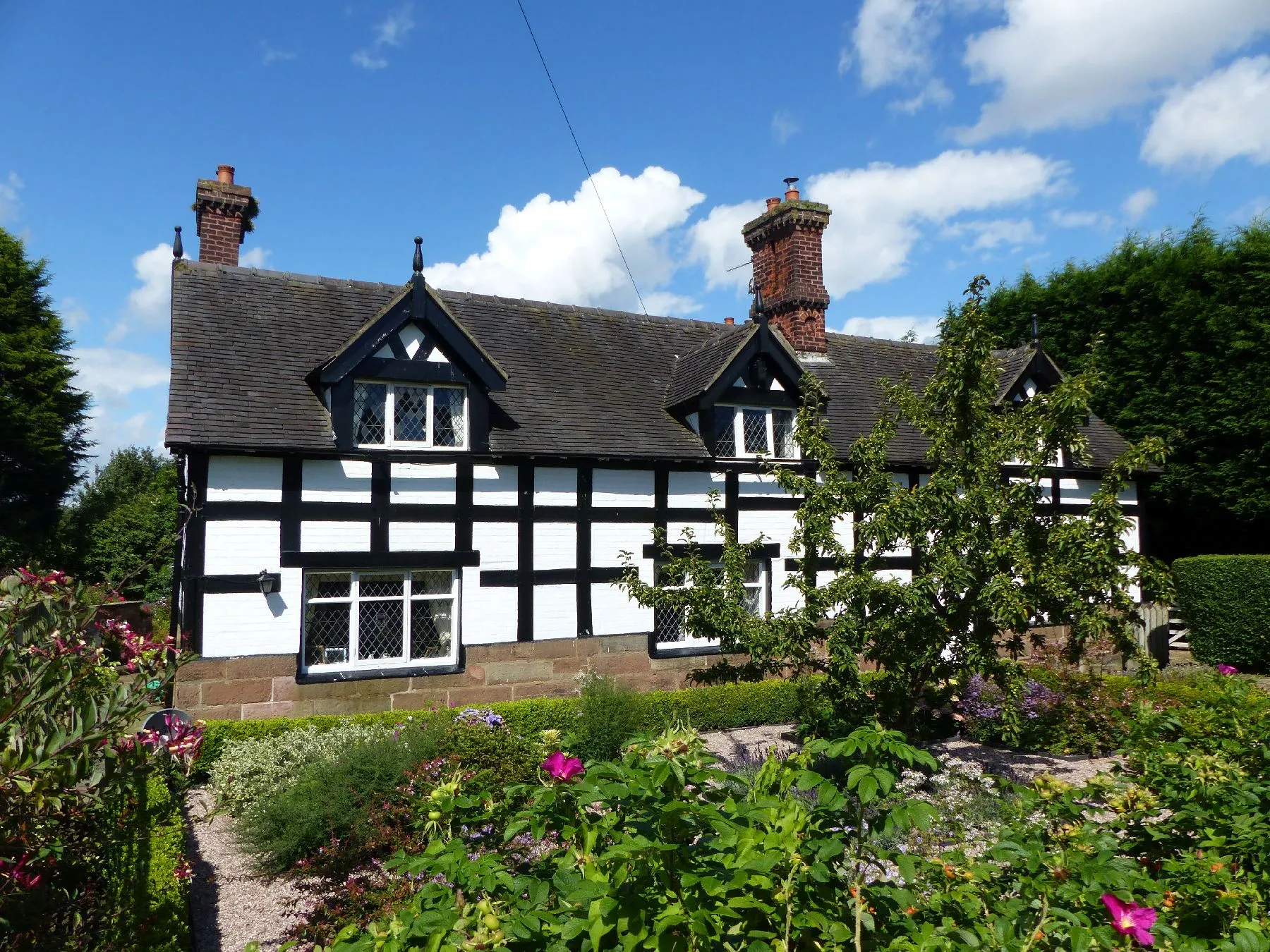 Photo showing: Old Hall Farmhouse, a Grade II listed farmhouse in Thelwall, Cheshire.