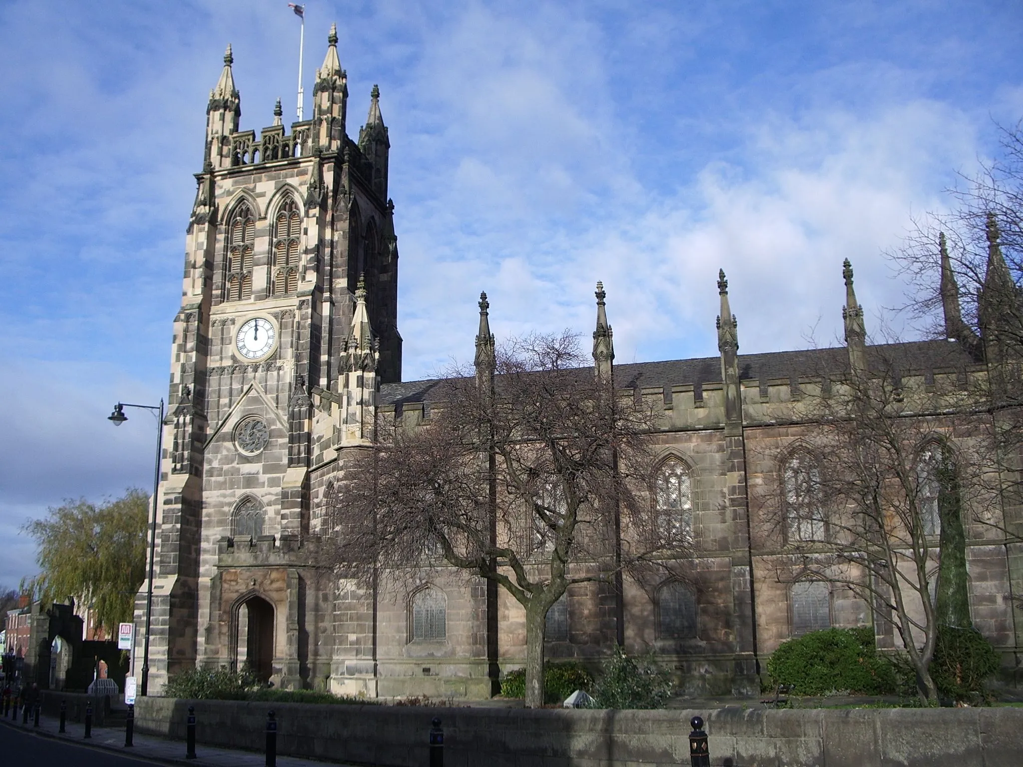 Photo showing: St Mary's parish church, Stockport, Greater Manchester, seen from the south