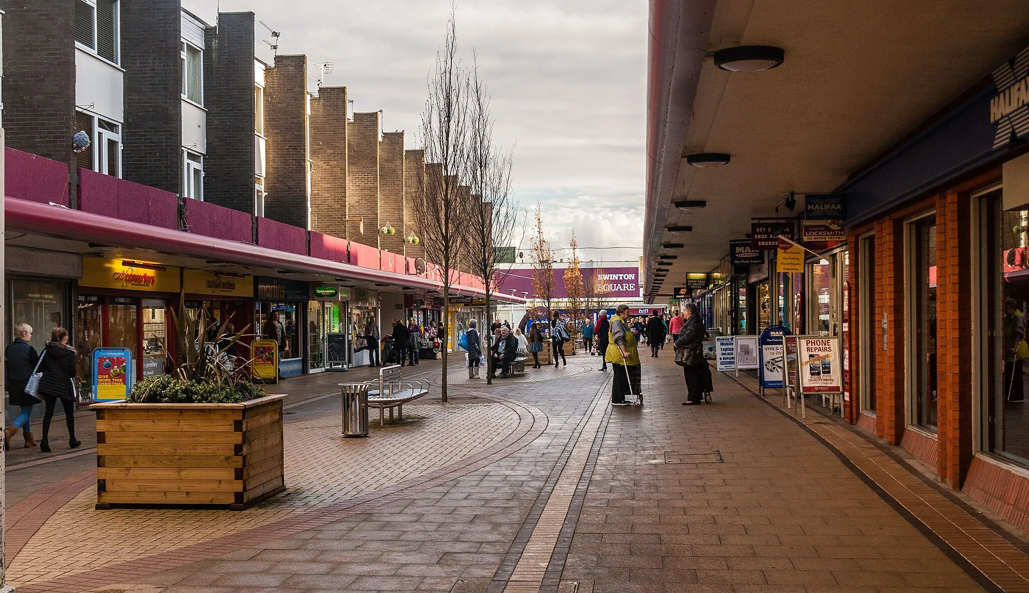 Photo showing: Swinton Square