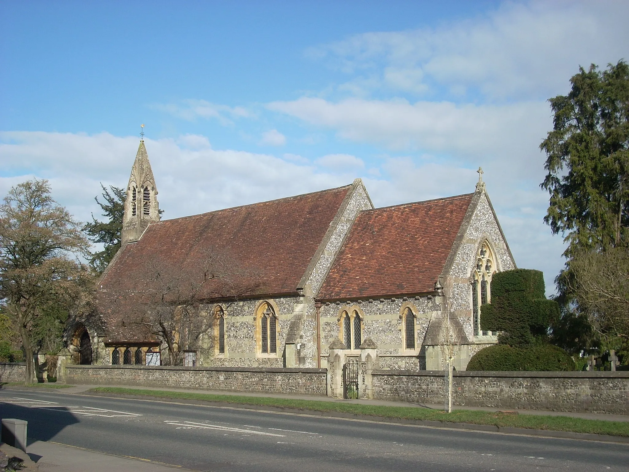 Photo showing: All Saints' parish church, New Harnham Road, East Harnham, Salisbury, Wiltshire, seen form the south