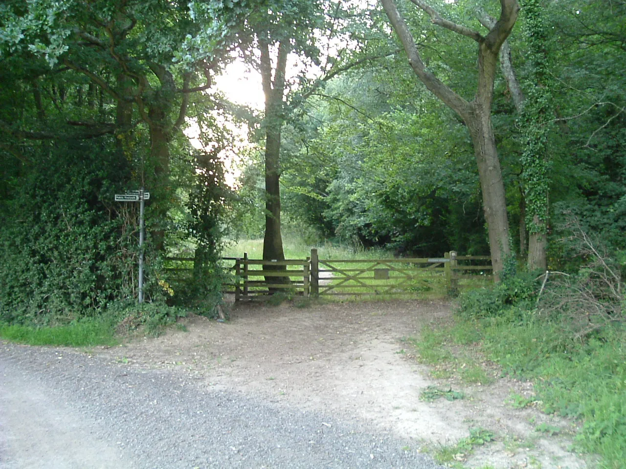 Photo showing: Where paths meet