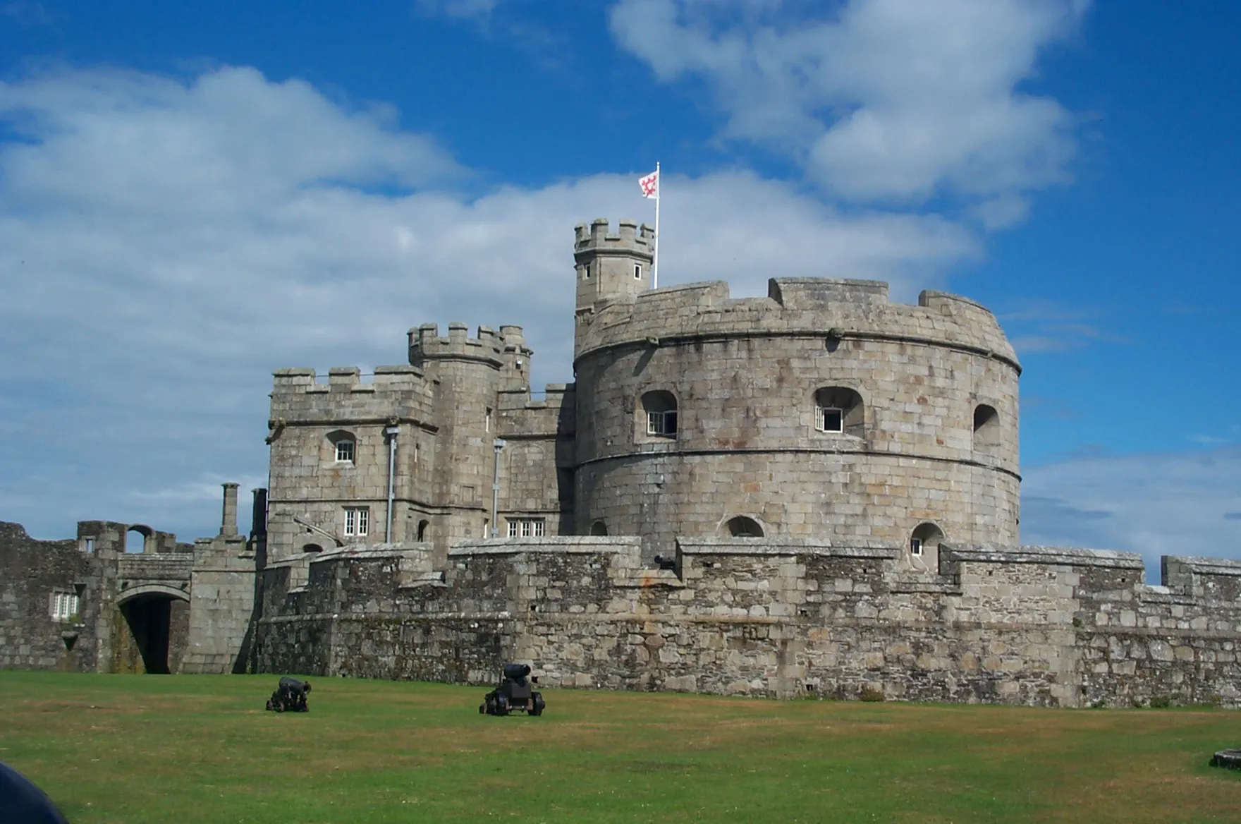 Photo showing: Pendennis Castle keep near Falmouth in Cornwall, taken from the south.