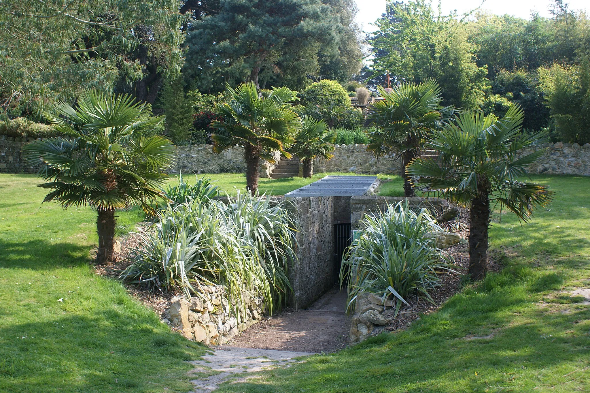 Photo showing: An underground tunnel, which leads out to the sea at Ventnor Botanic Garden, Ventnor, Isle of Wight. This is not open to the public.