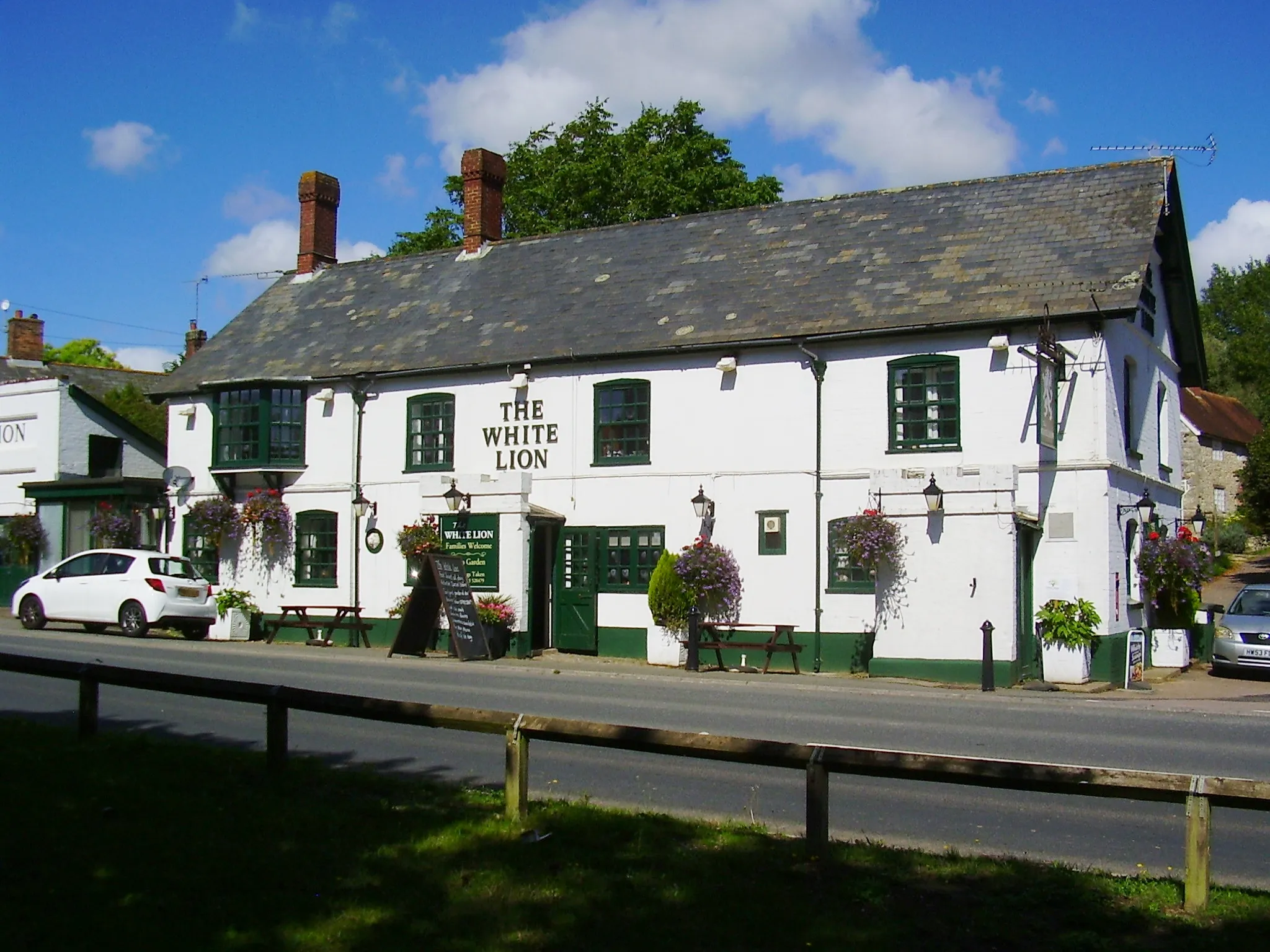 Photo showing: White Lion Inn, Arreton, Isle of Wight, UK.jpg