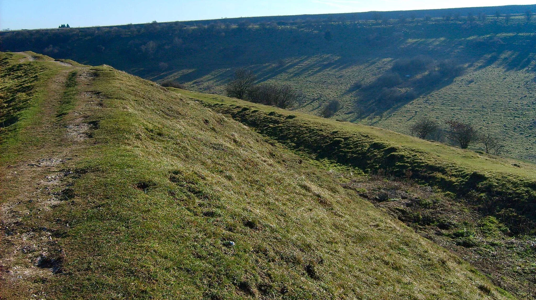 Photo showing: Rampart of St. Catherine's Hill, an Iron Age hill fort on the outskirts of Winchester, Hampshire, UK.