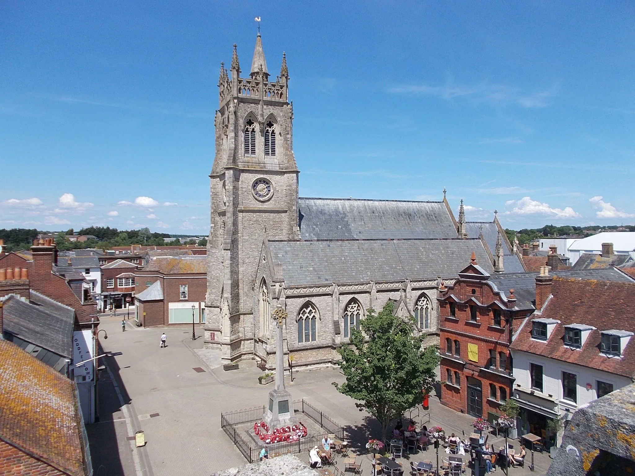 Photo showing: St Thomas' Church, set within St Thomas' Square, Newport, Isle of Wight