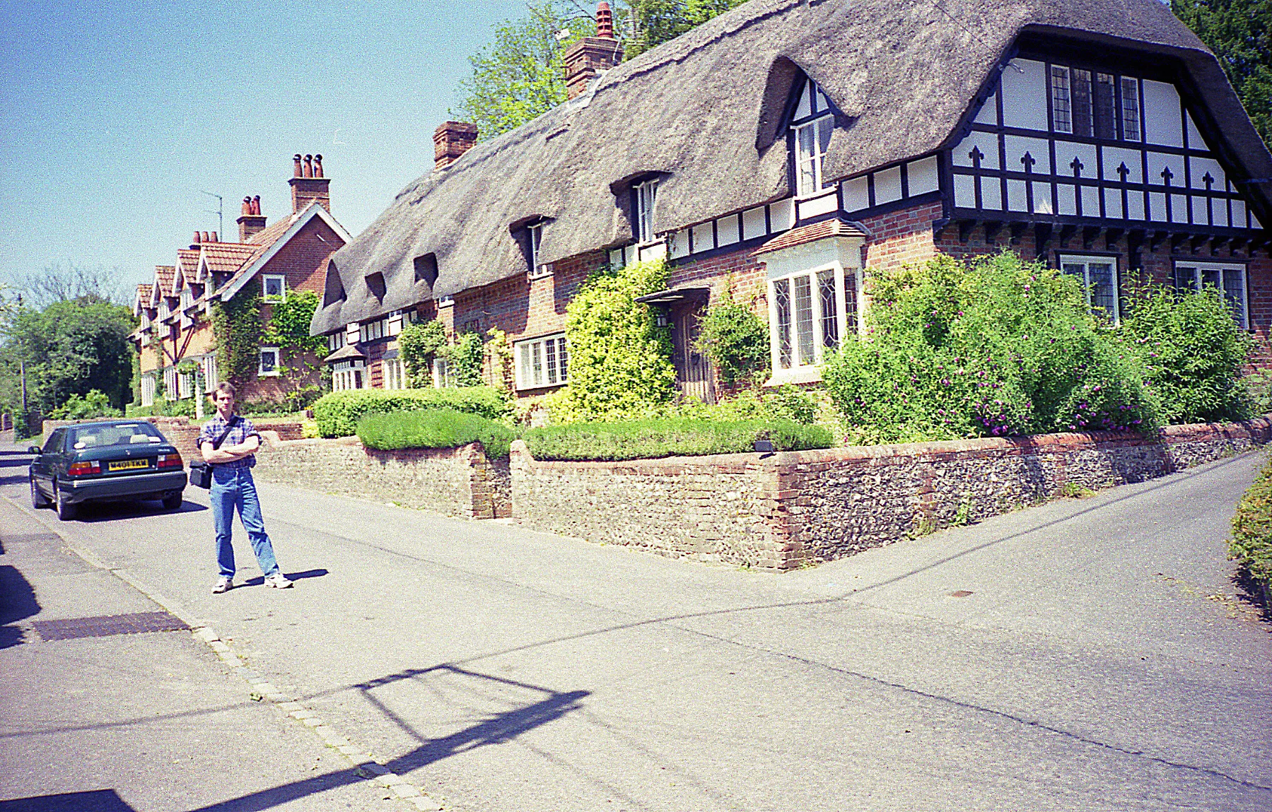 Photo showing: Thatched cottages in the village of Crawley