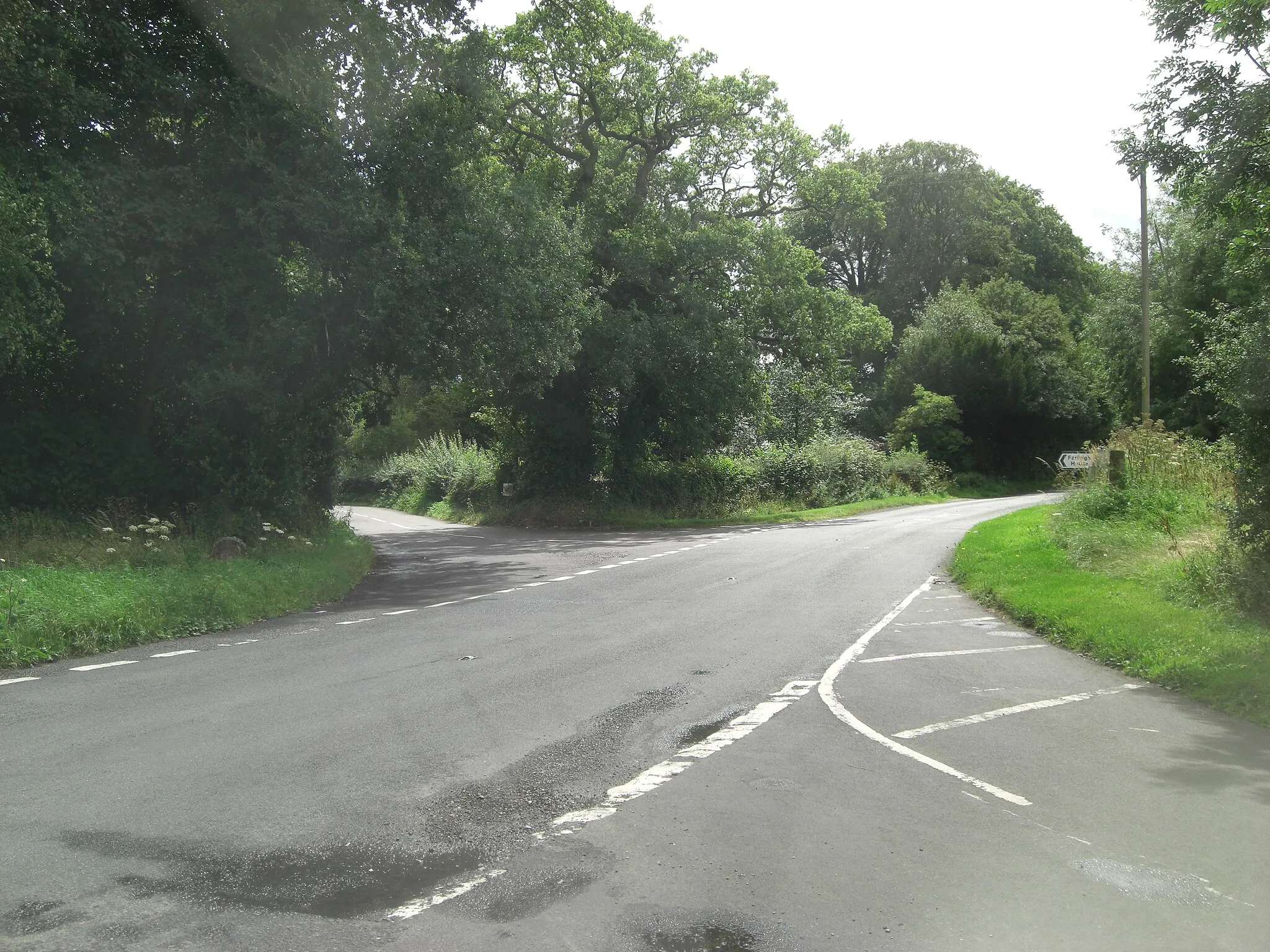 Photo showing: B3046 crossroads