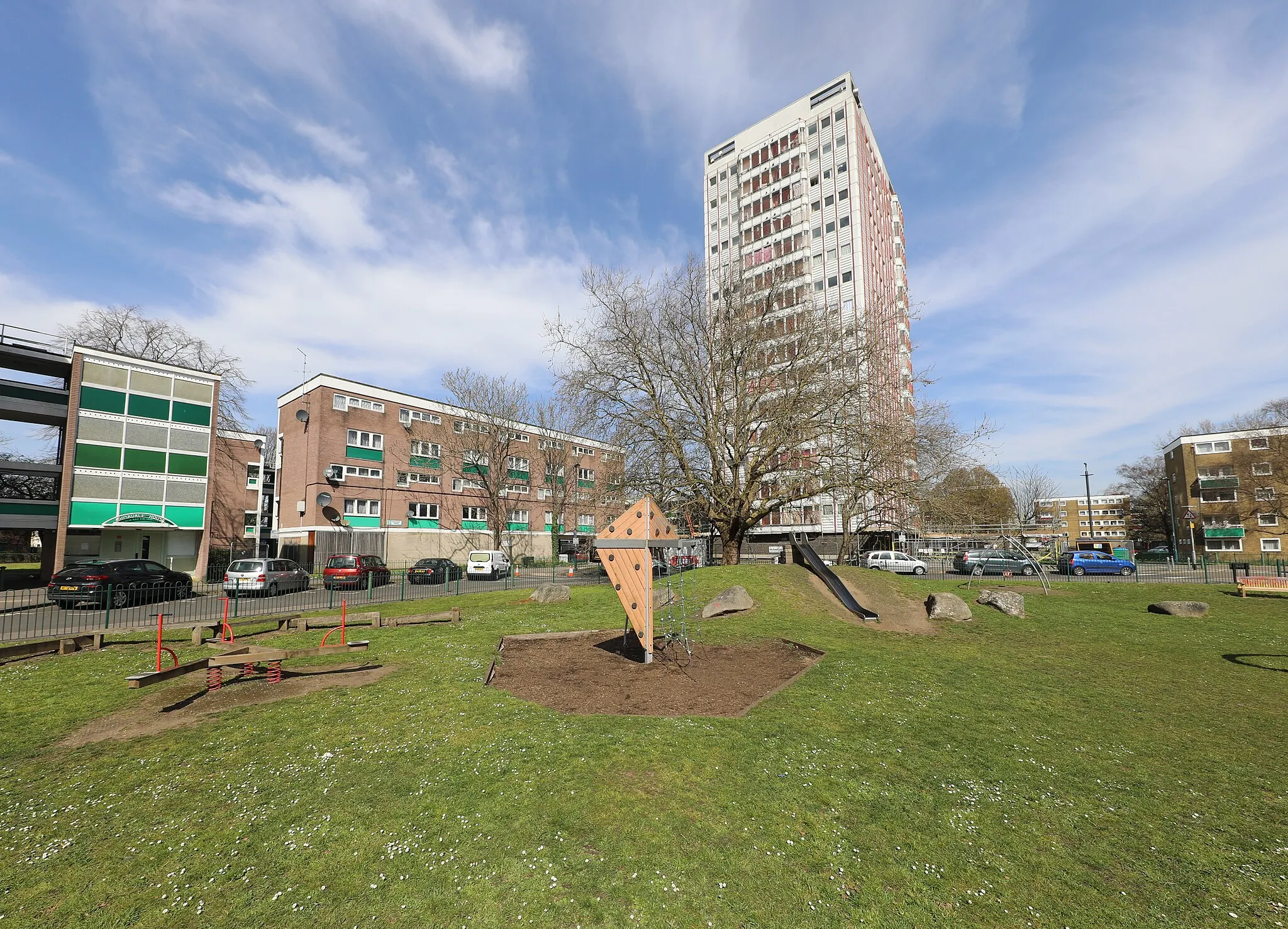 Photo showing: Millbank house tower over a park