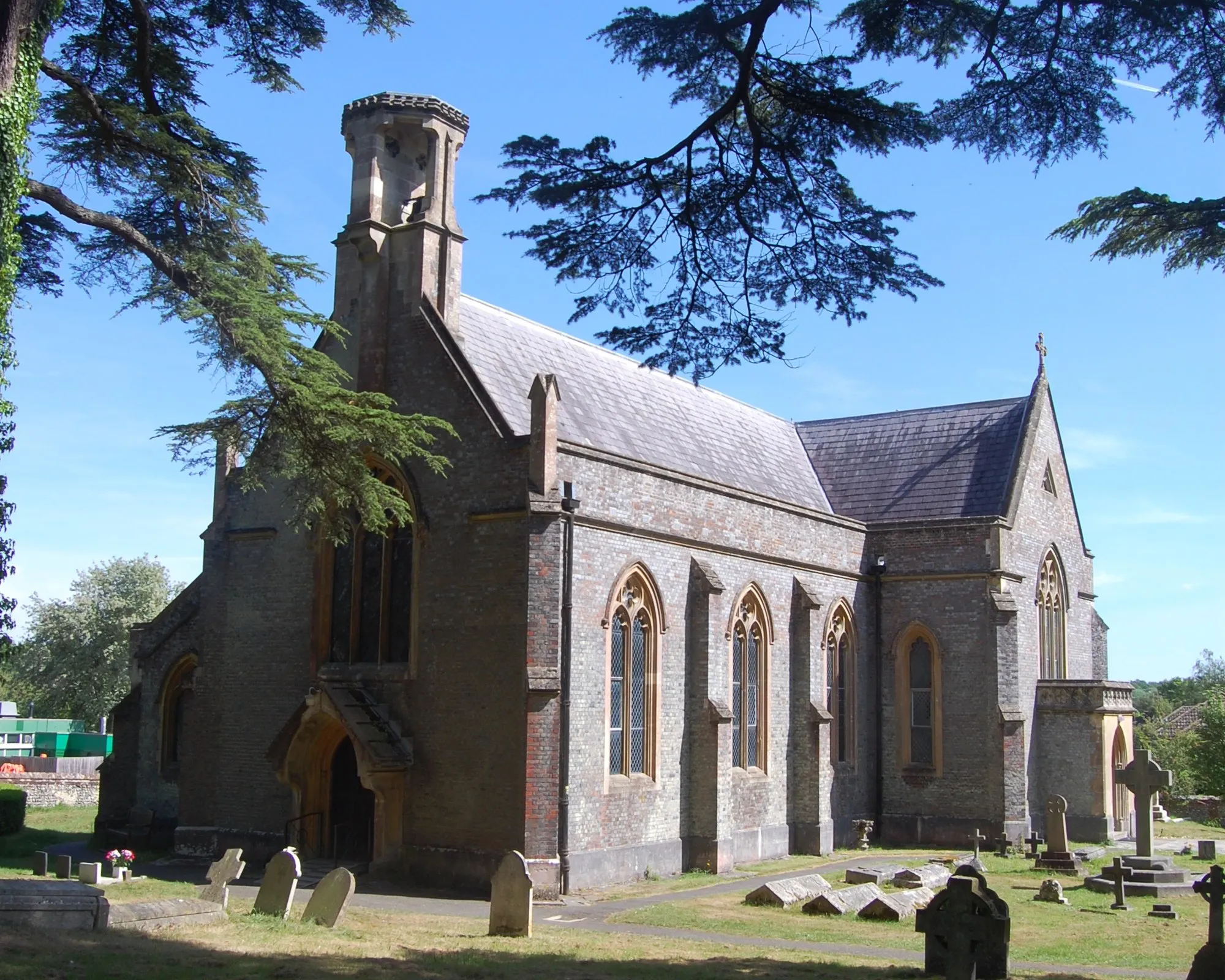 Photo showing: St Matthew's Church, Winchester Road, Otterbourne, City of Winchester District, Hampshire, England.