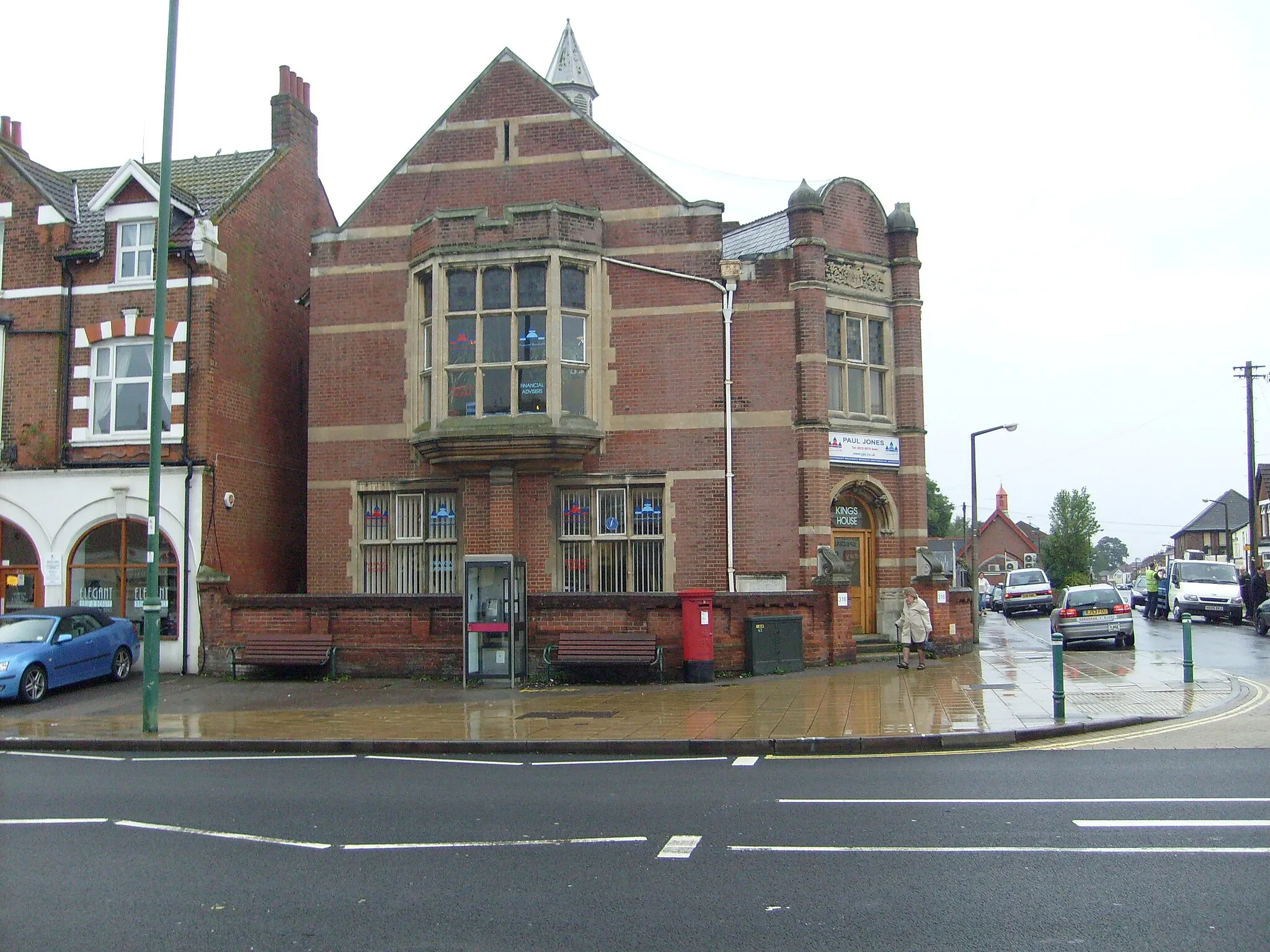 Photo showing: After it was a council building, it was a library and then a temporary police station while the main one was rebuilt. Now private offices.