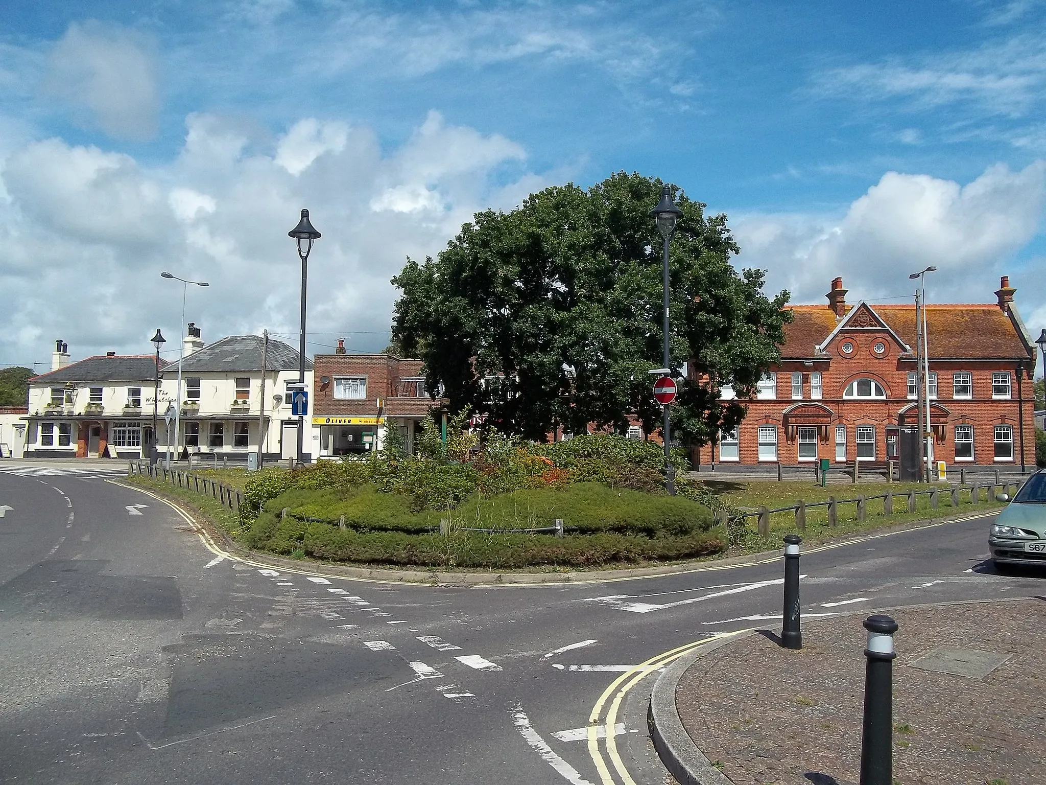 Photo showing: Remnant of the once substantial village green of Milton (now New Milton) in Hampshire, England.