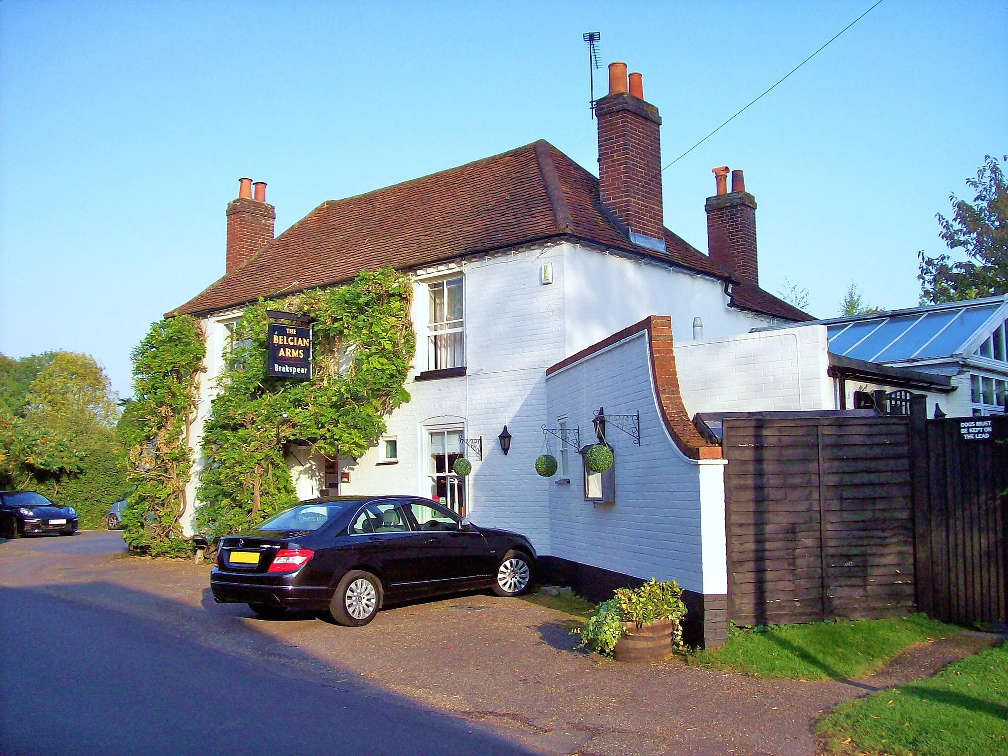 Photo showing: The Belgian Arms, Holyport