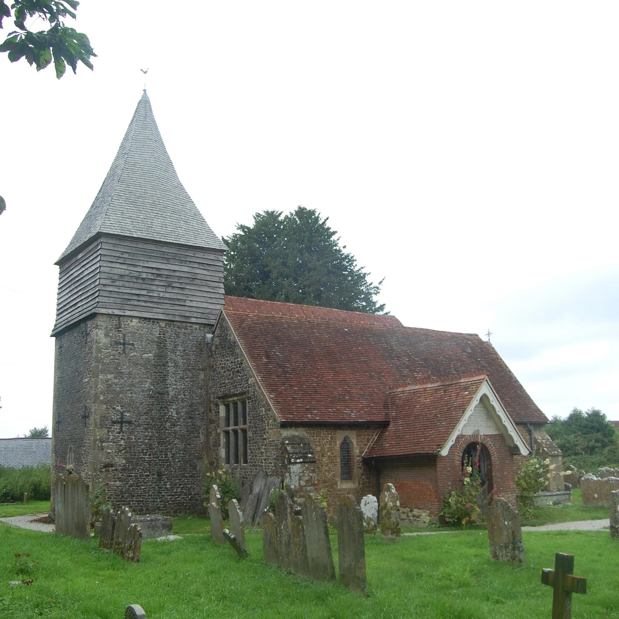 Photo showing: St Peter's Church, Church Street, West Liss, East Hampshire District, Hampshire, England.  Historically the Anglican parish church of Liss, but now owned and used by the International Presbyterian Church.