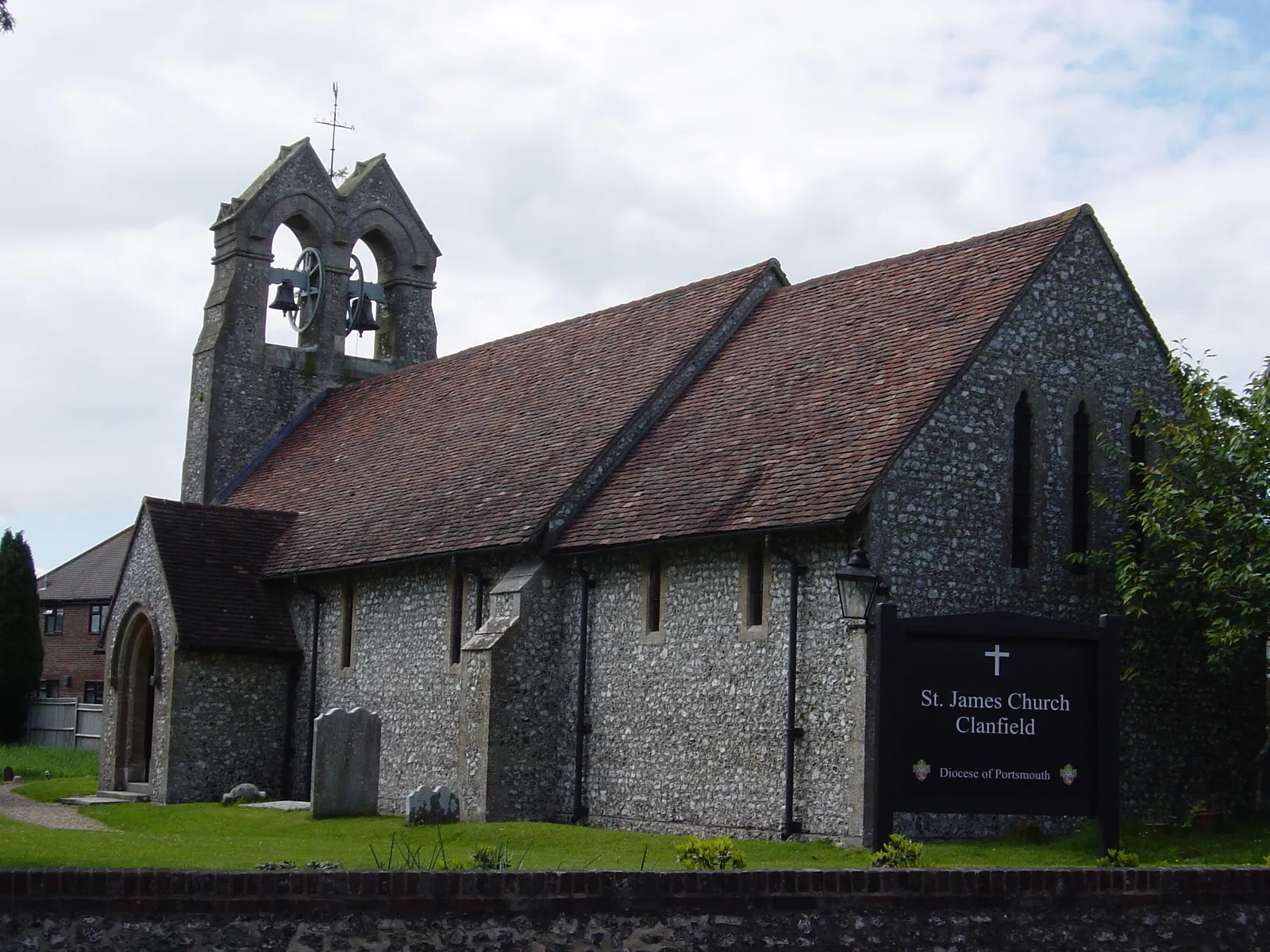 Photo showing: St James Church, Clanfield, Hampshire, England