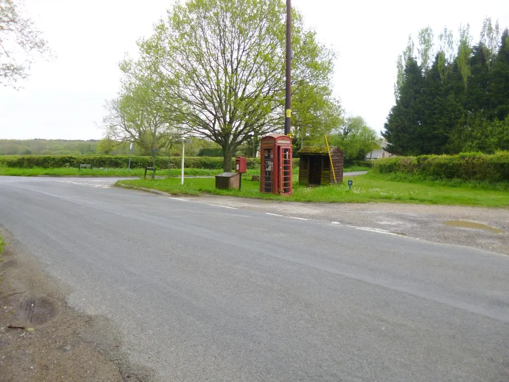 Photo showing: Hamptworth, street furniture