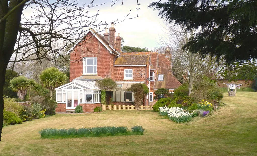 Photo showing: Bashley Manor Farm House