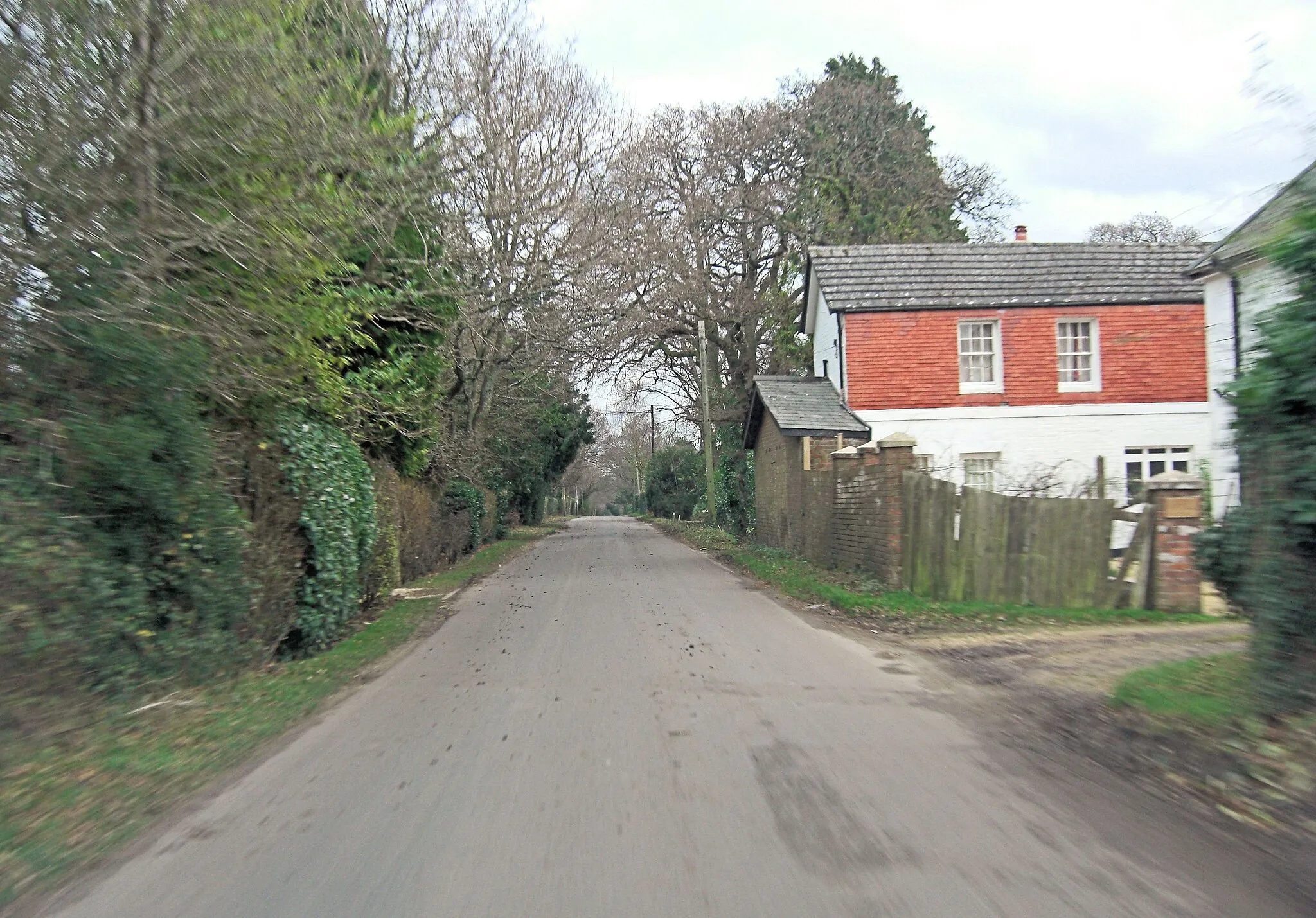 Photo showing: Middle Road in Tiptoe