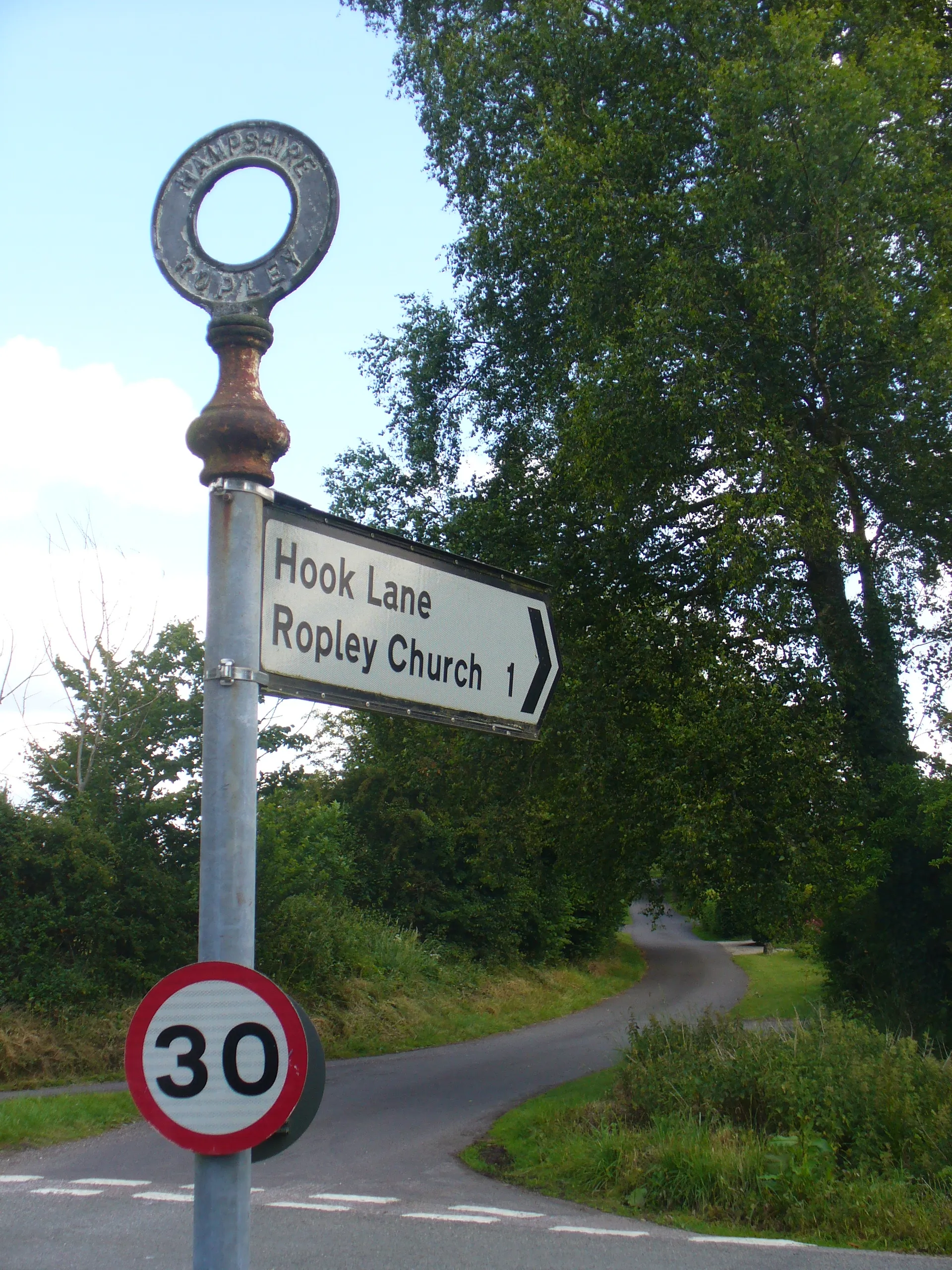 Photo showing: Hook Lane, Ropley