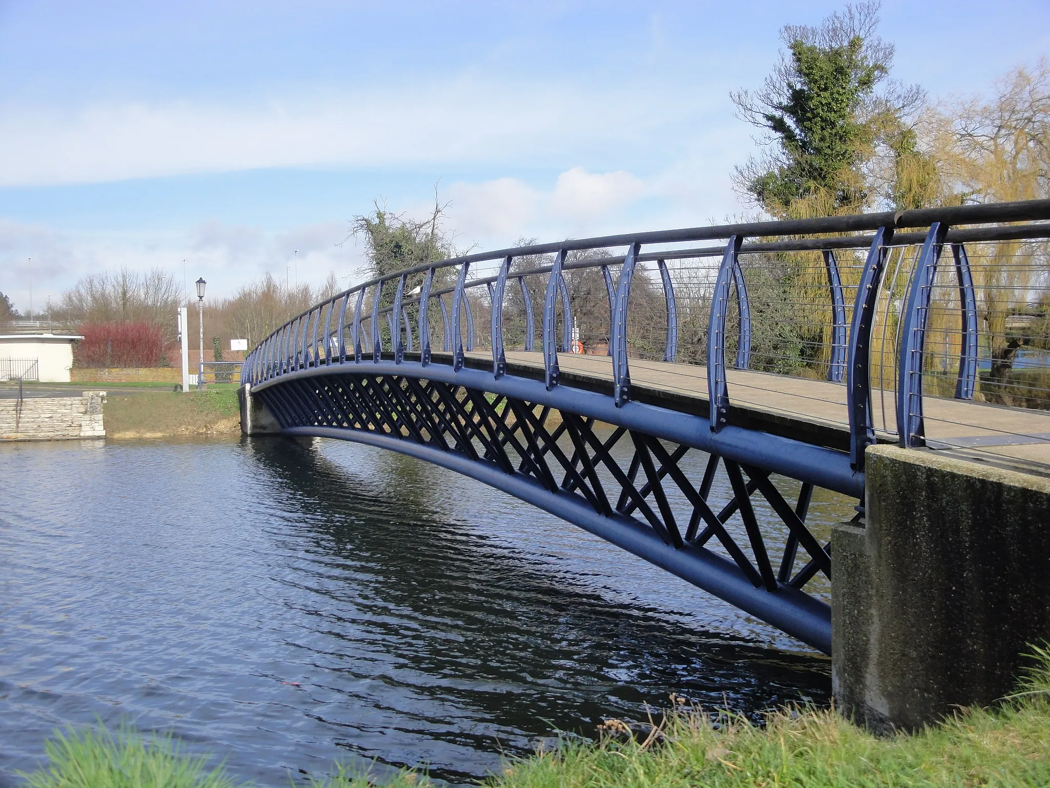 Photo showing: The footbridge over Hilsea Lagoon, Hilsea, Hampshire.