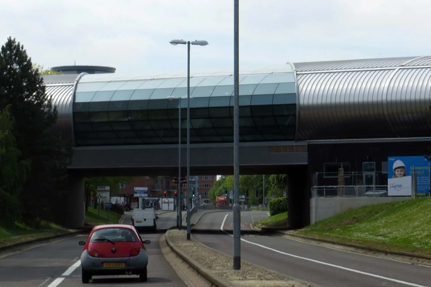 Photo showing: Footbridge over Winston Churchill Avenue