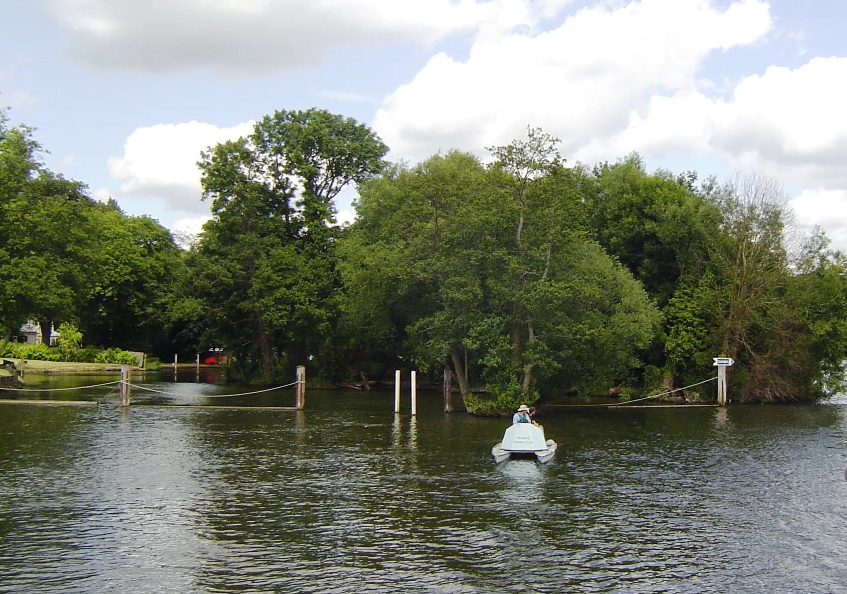 Photo showing: St Mary's Island Reading