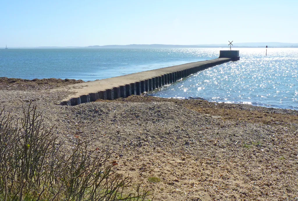 Photo showing: Pennington Jetty