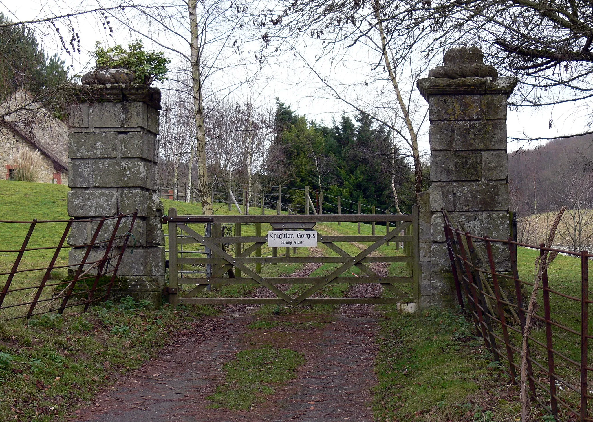 Photo showing: The gateposts and gate of the demolished house, Knighton Gorges, Isle of Wight, England