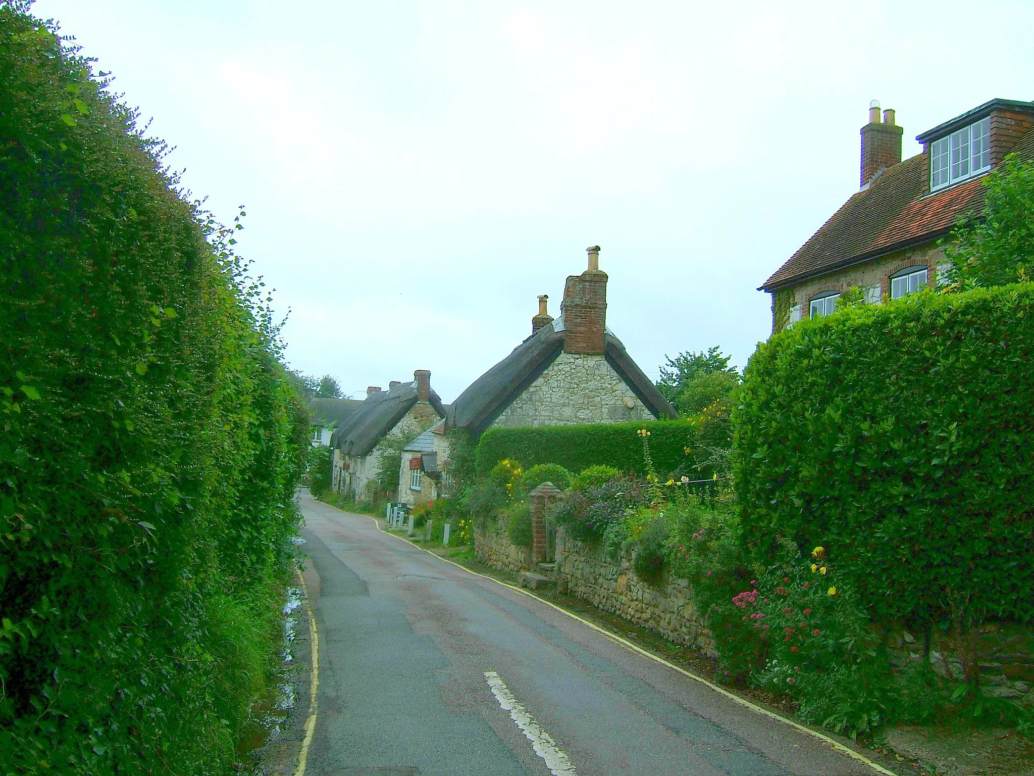 Photo showing: Brighstone.