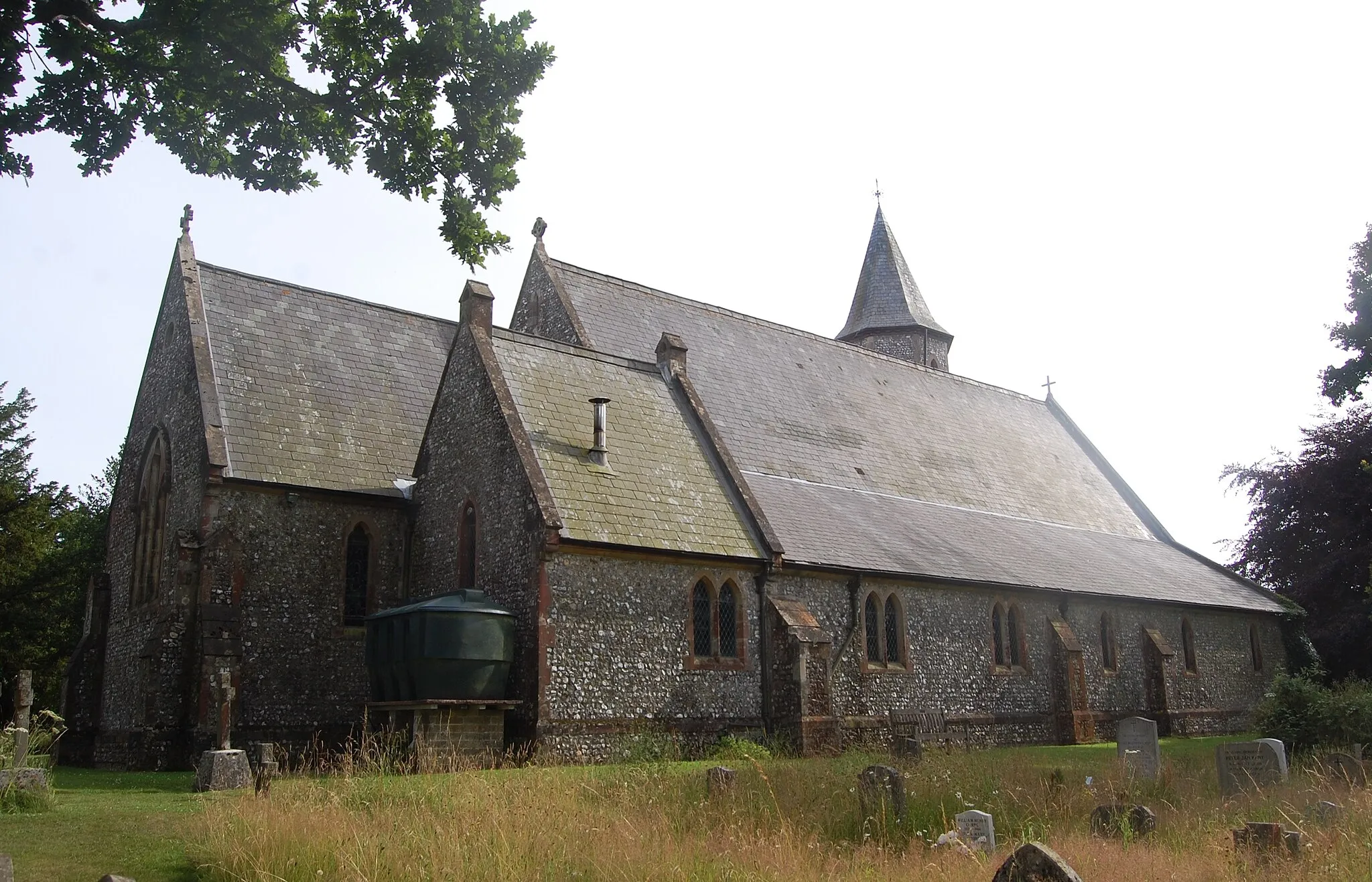 Photo showing: St Peter's Church, High Cross Lane, High Cross, East Hampshire District, Hampshire, England.  It is one of four churches in the parish of Steep and Froxfield with Privett: the others are All Saints at Steep, St Peter-on-the-Green at Froxfield Green and Stroud Mission Church at Stroud.  Holy Trinity Church at Privett has been declared redundant.