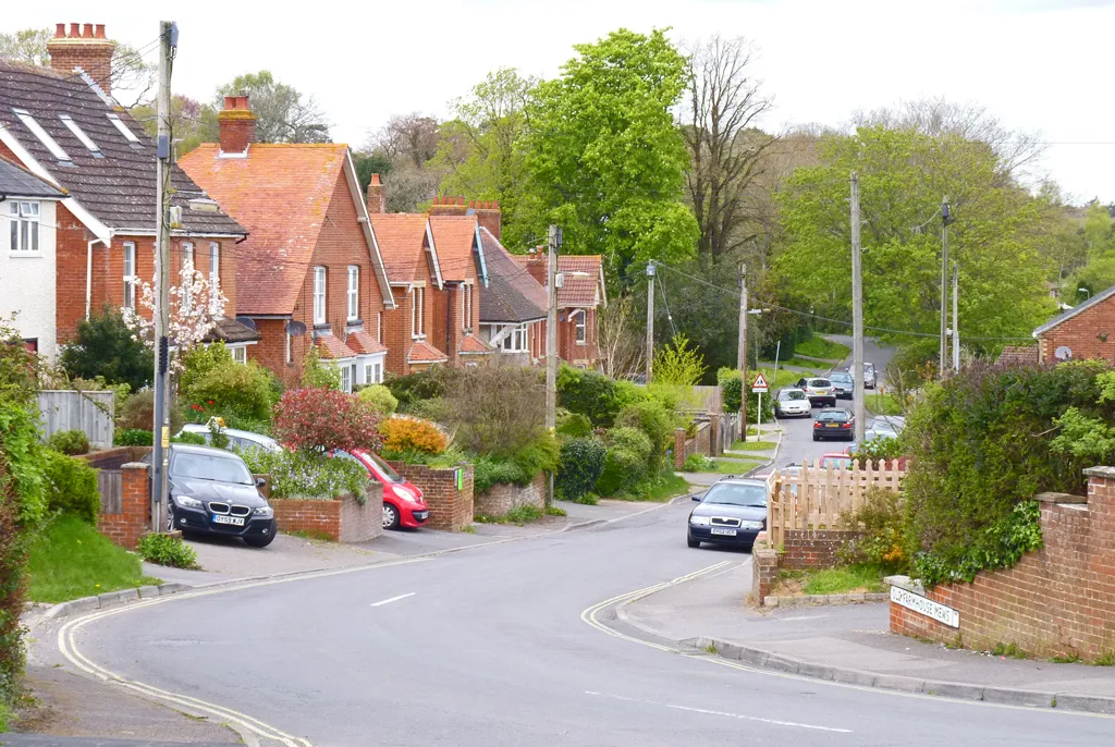 Photo showing: Lower Buckland Road