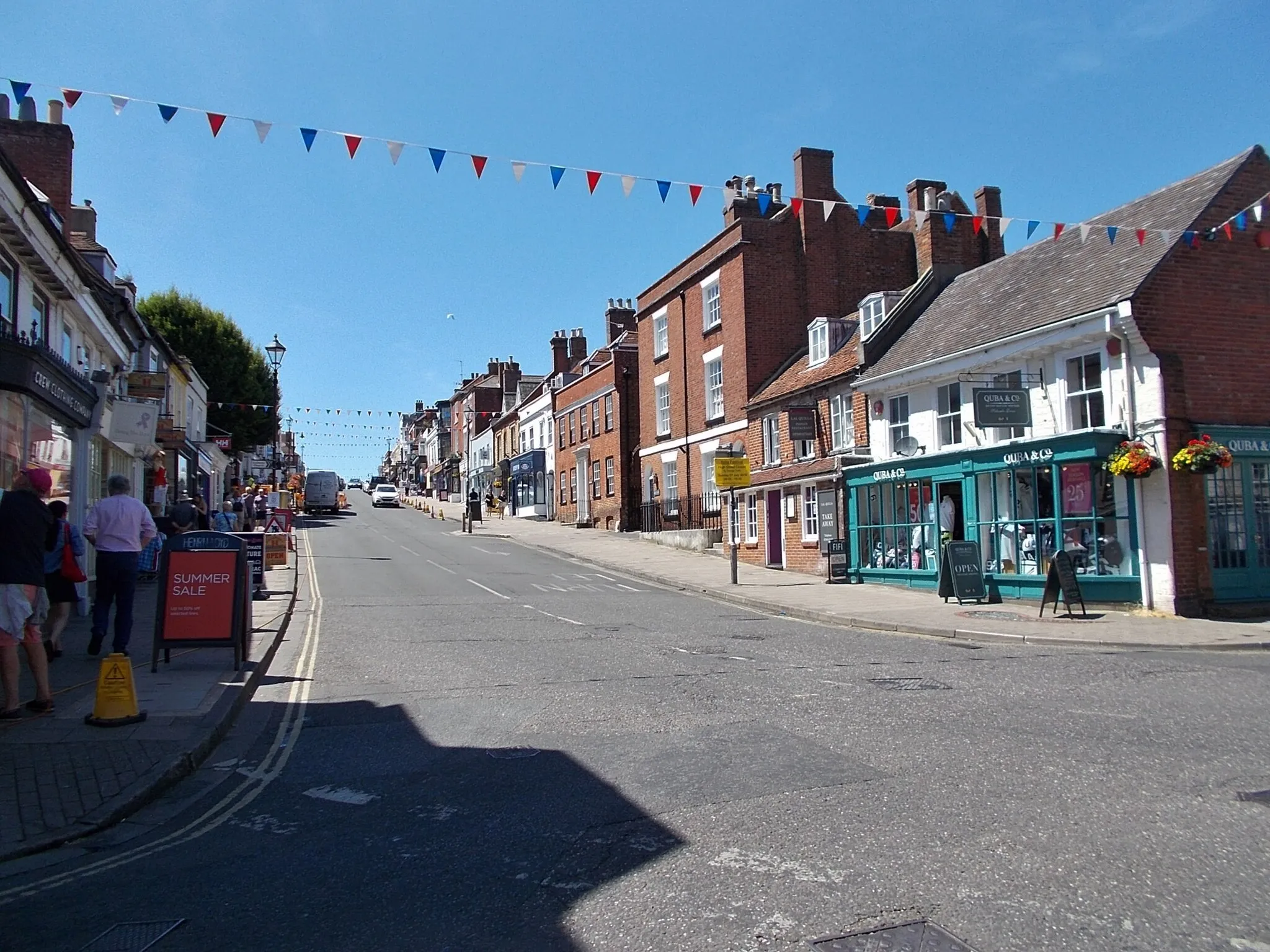 Photo showing: High Street, Lymington, Hampshire, England