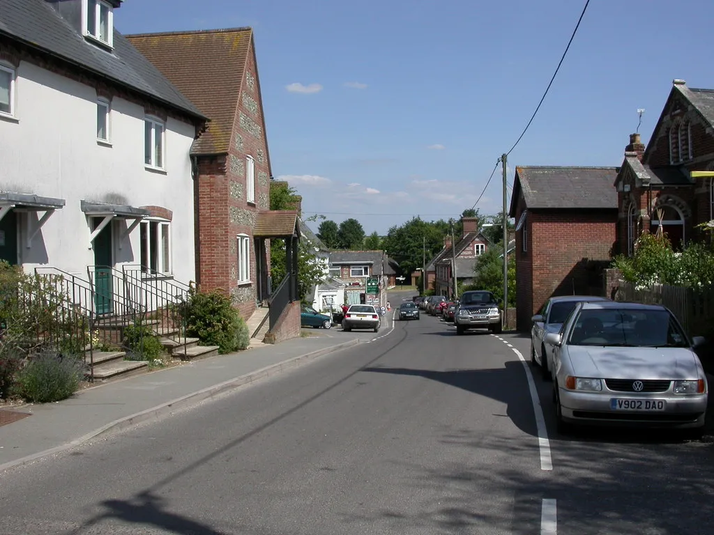 Photo showing: Sixpenny Handley High Street
