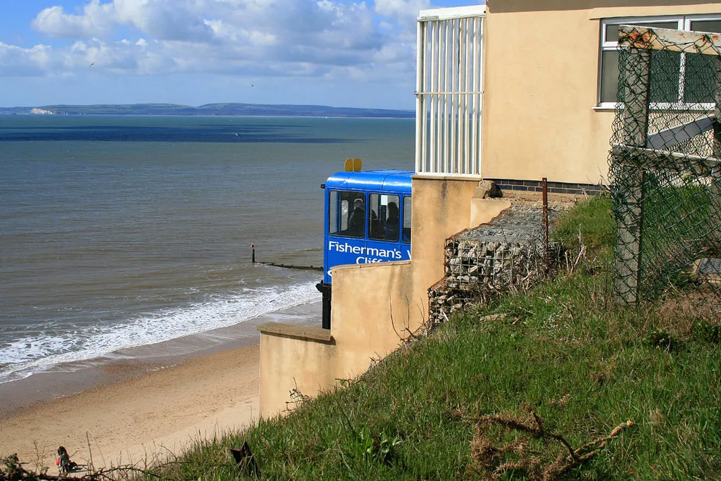 Photo showing: Fisherman's Cliff lift just starting a descent.