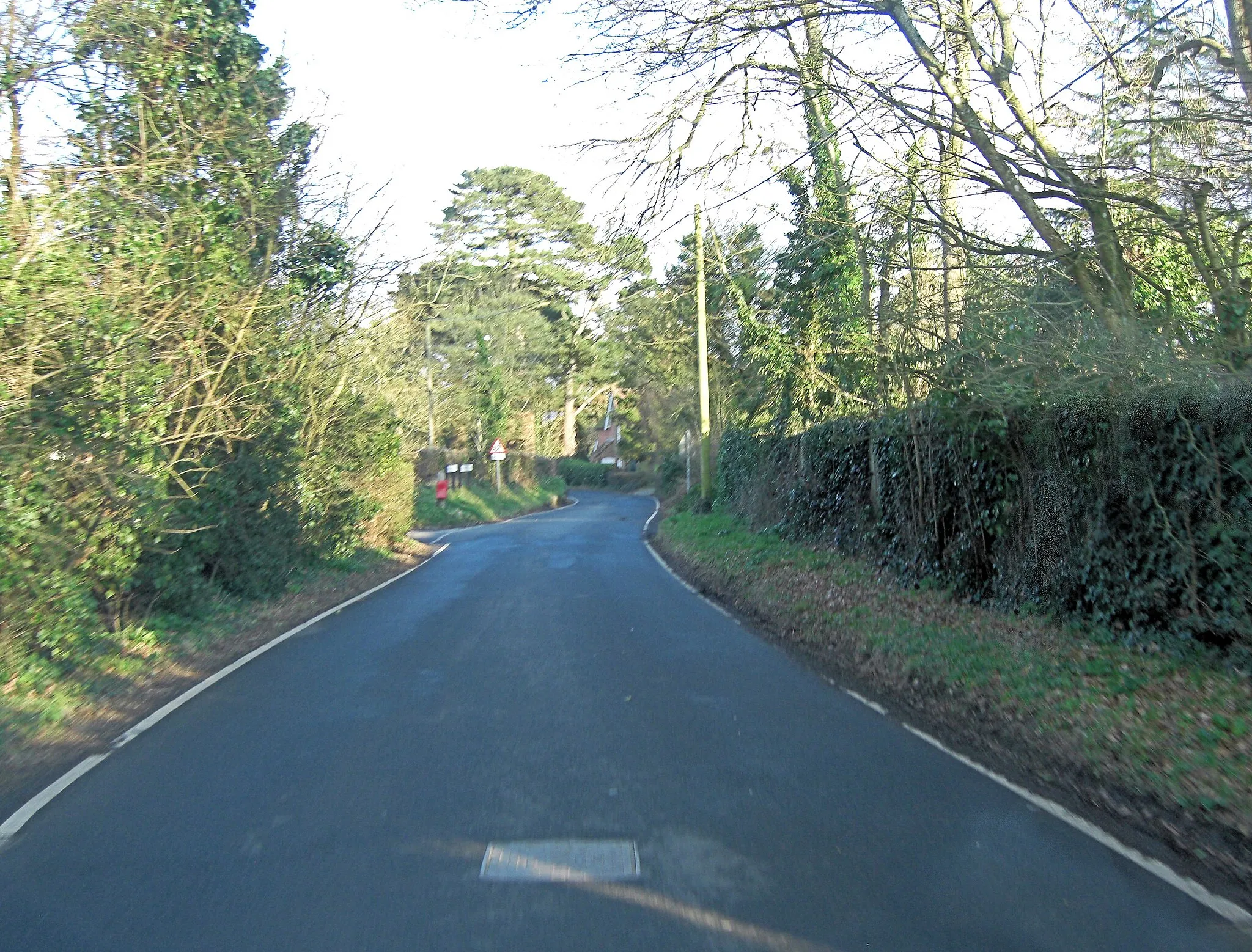 Photo showing: Cooks Lane junction with Stanbridge Lane