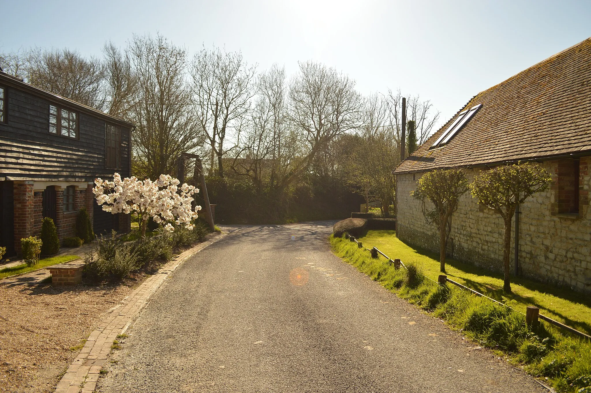 Photo showing: Housing in the village of Weston near Petersfield in Hampshire