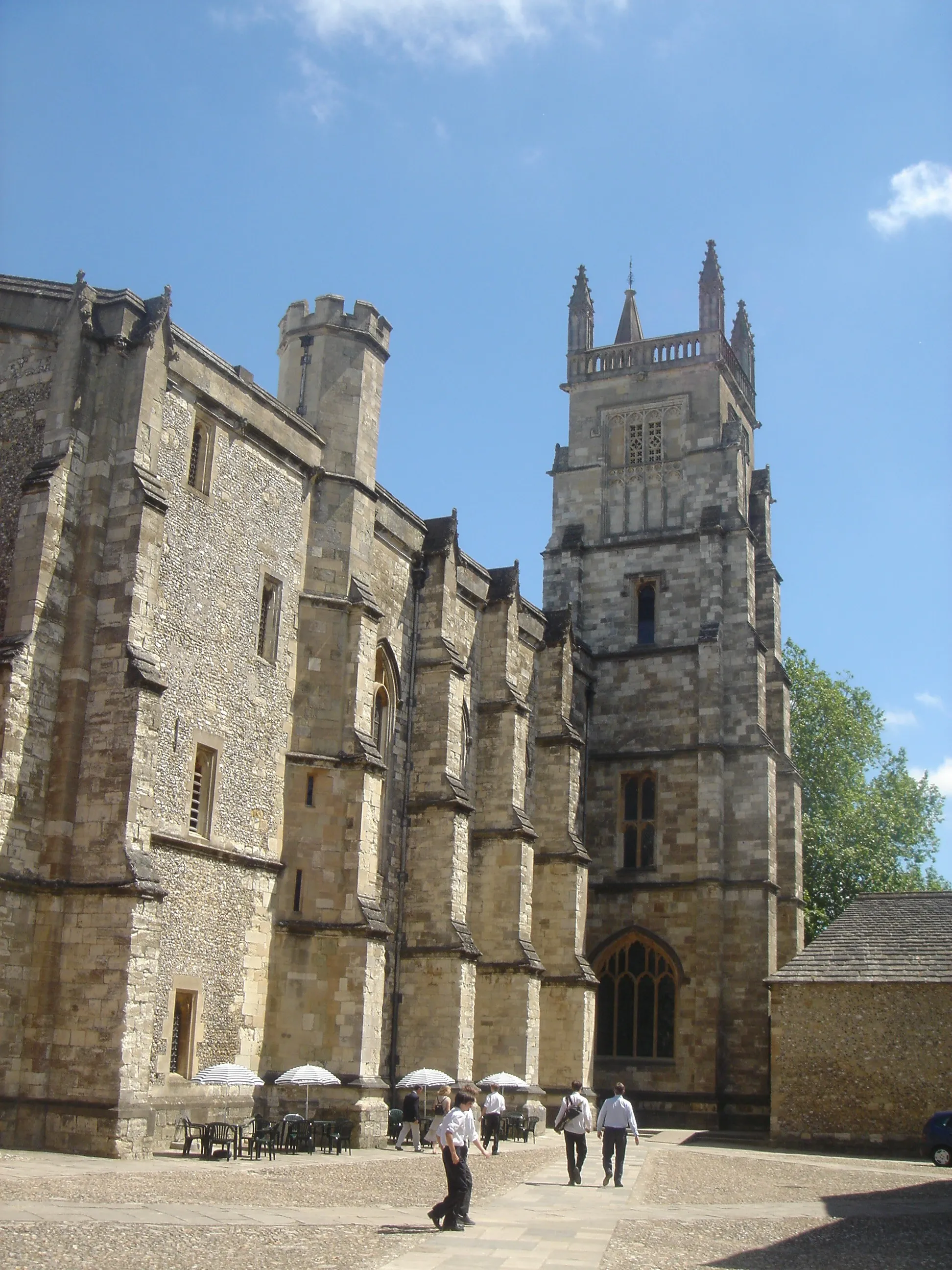 Photo showing: Some of the medieval buildings (containing the College dining hall) with Chapel in the background, Winchester College, Hampshire