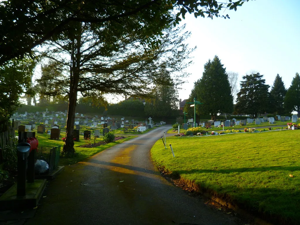 Photo showing: Albert Road Cemetery at Hedge End