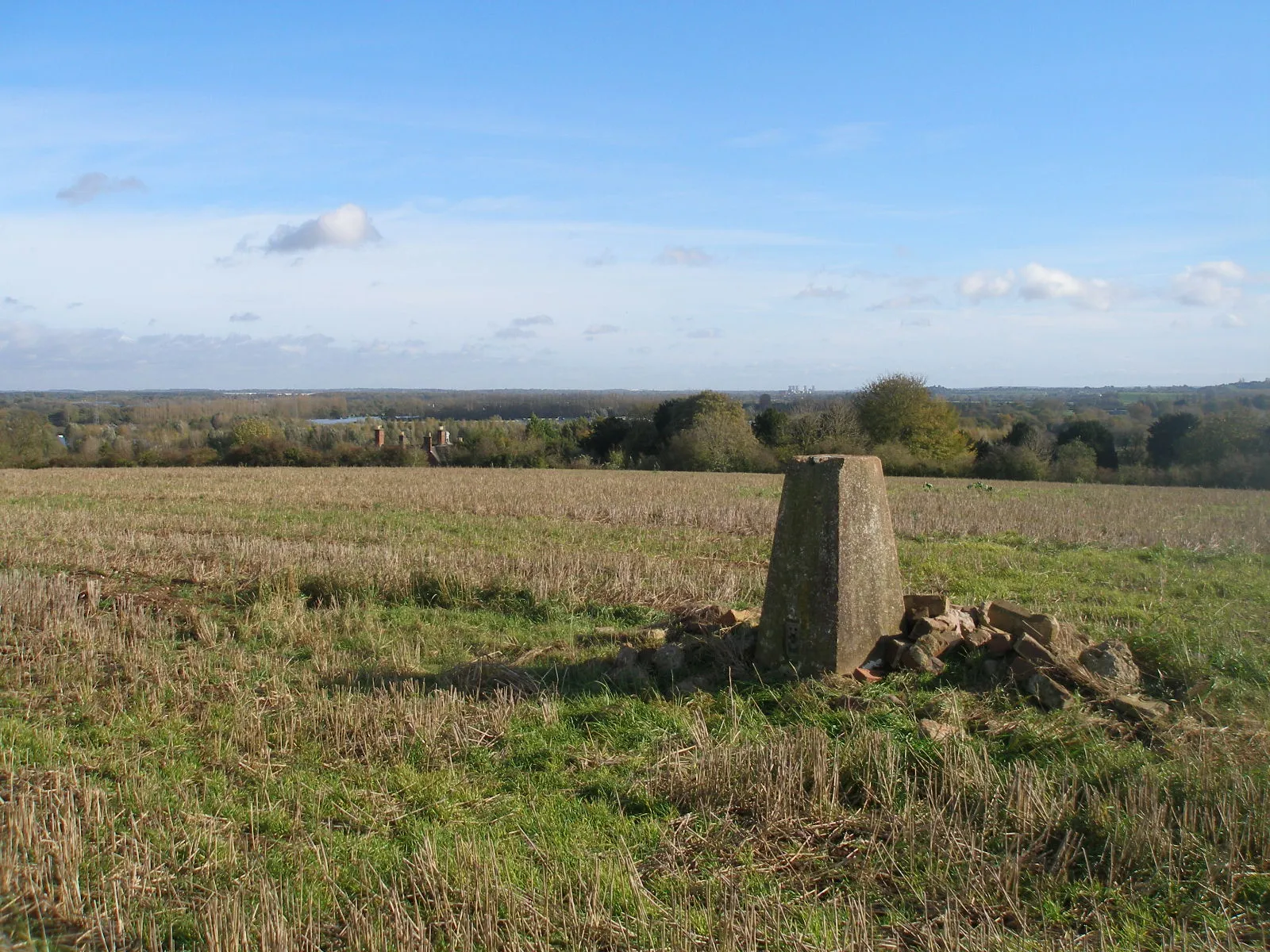 Photo showing: Trig point on Hound Hill