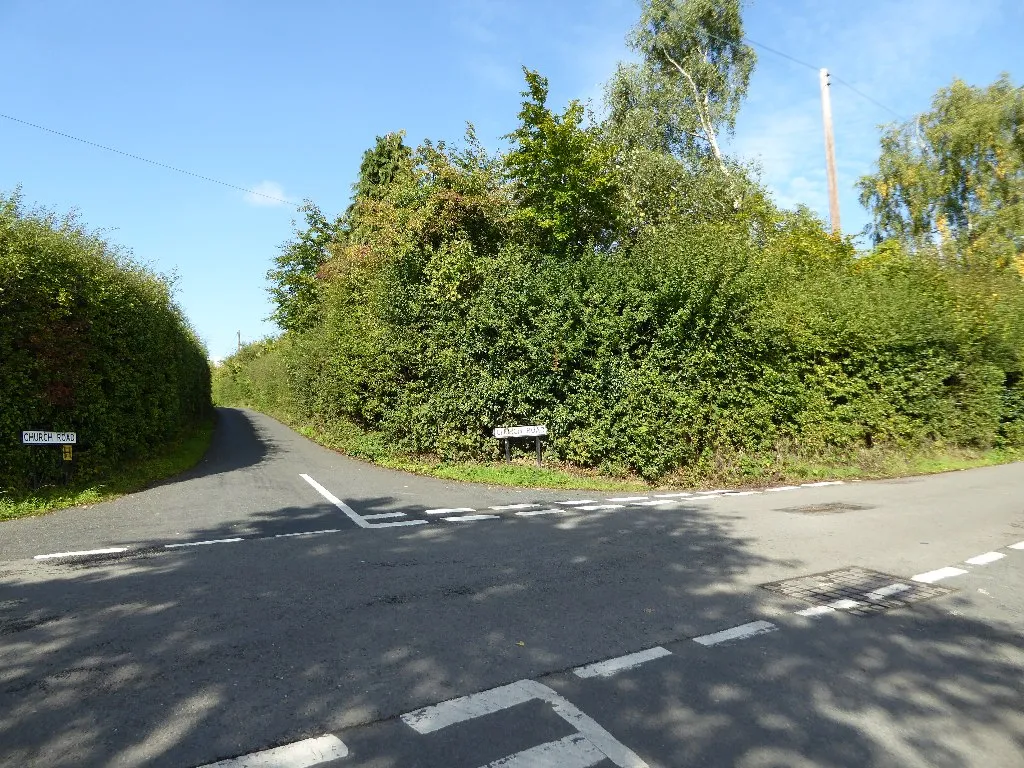 Photo showing: Crossroads in Dodford