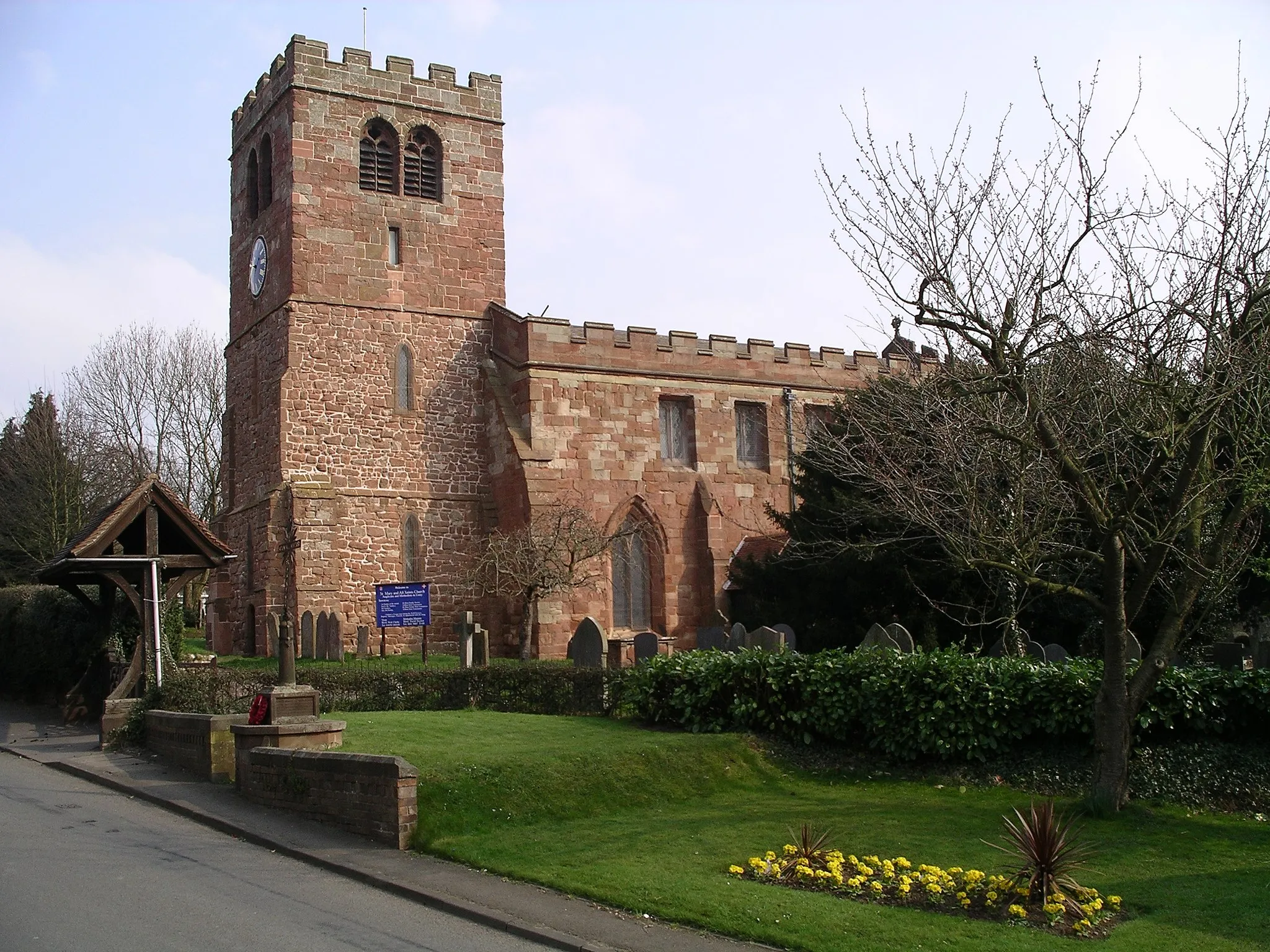 Photo showing: St Mary's and All Saints Church in Fillongley, Warwickshire, England on 1 April 2007.