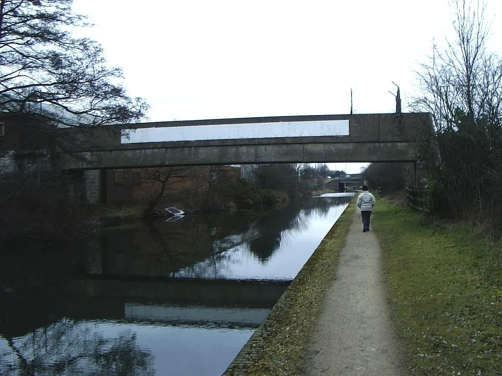 Photo showing: Taylor's Bridge, Minworth On Birmingham and Fazeley Canal, in the past providing pedestrian access to factories on Minworth Industrial Estate to/from A38 Kingsbury Road.