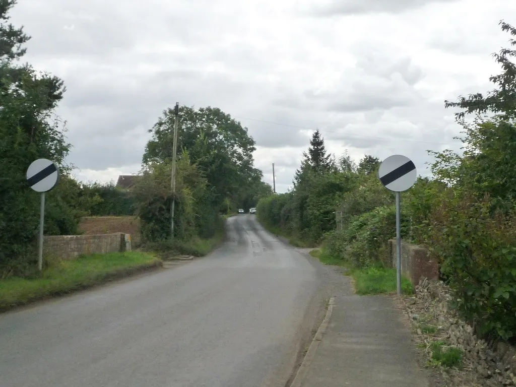 Photo showing: Bridge over a tributary of Badsey Brook